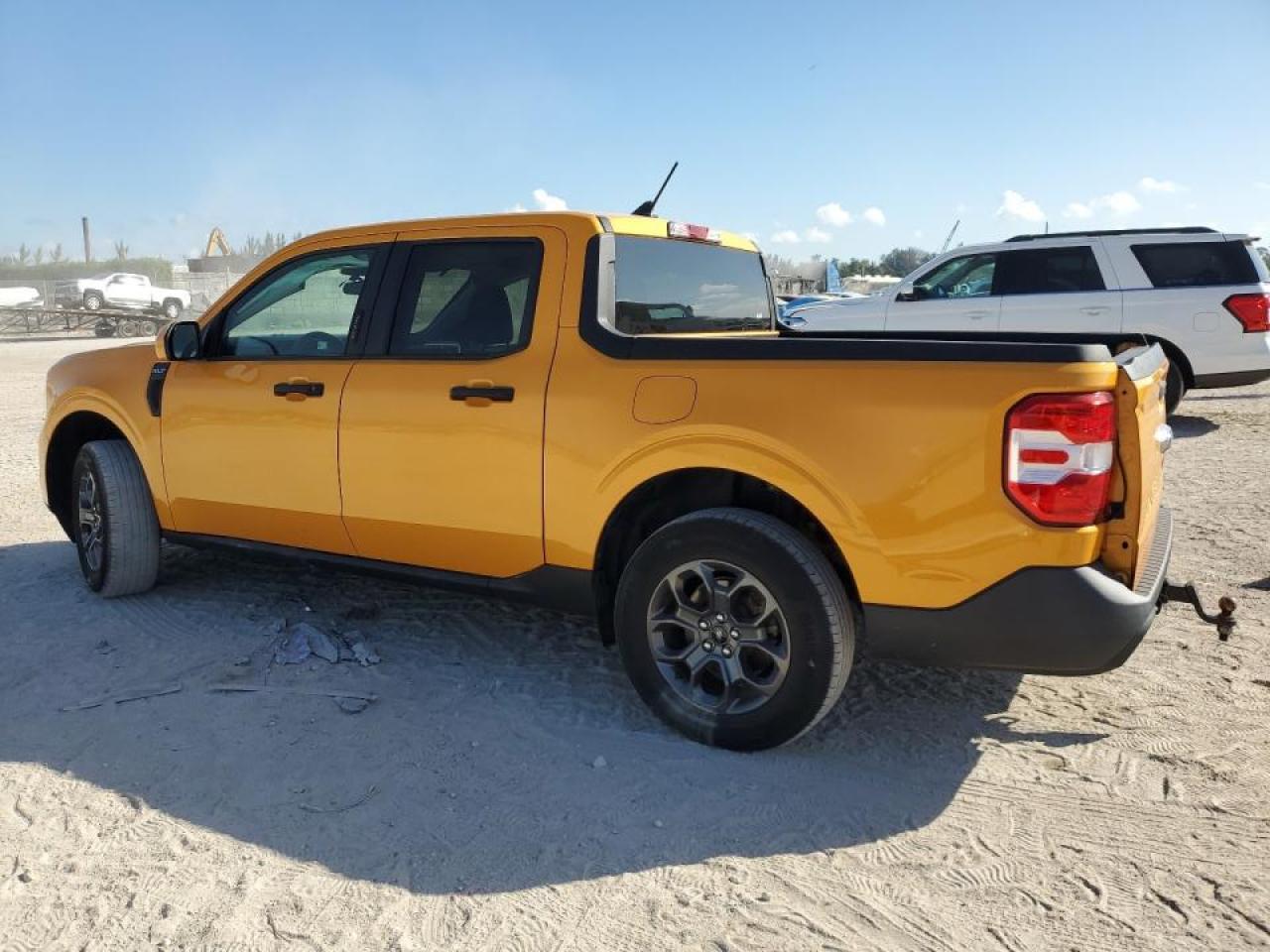 2022 Ford Maverick VIN 3FTTW8E91NRA28673 Copart auction photo, side damage thumbnail 2