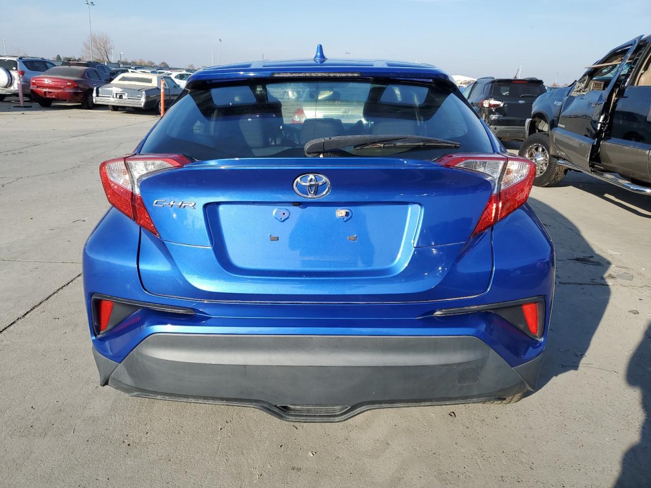 2020 Toyota C-HR VIN JTNKHMBX1L1067722 Copart auction photo, side damage thumbnail 6