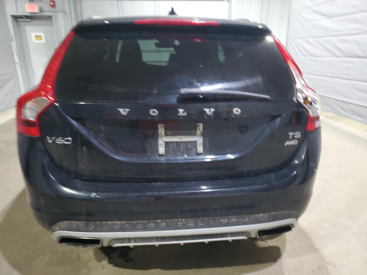 2017 Volvo V60 VIN YV440MWK9H1028982 Copart auction photo, rear end / minor dent/scratches damage thumbnail 6