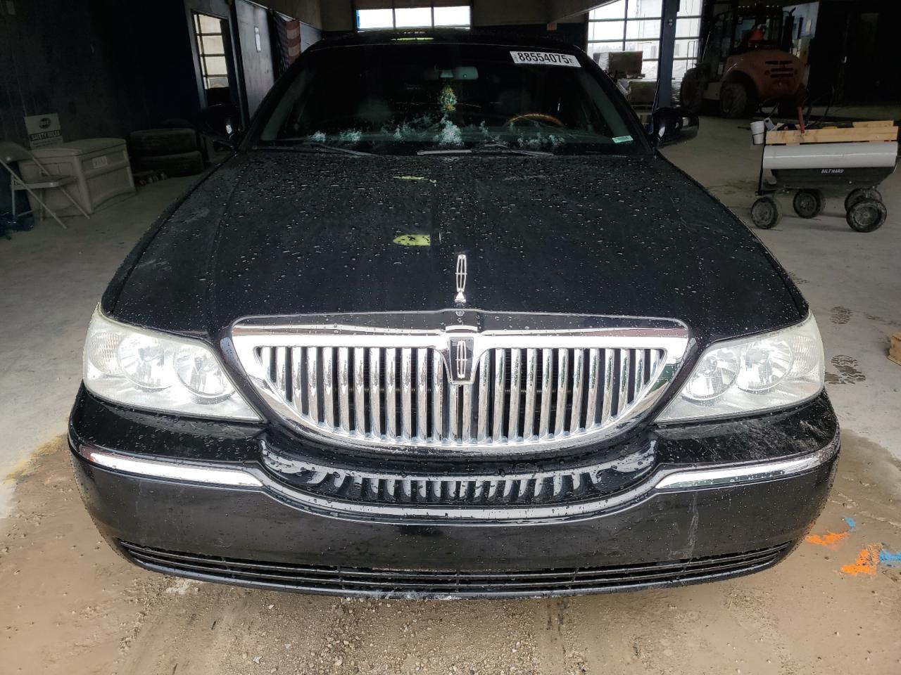 2008 Lincoln Town Car VIN 2LNHM82V88X644529 Copart auction photo, rear end / minor dent/scratches damage thumbnail 5