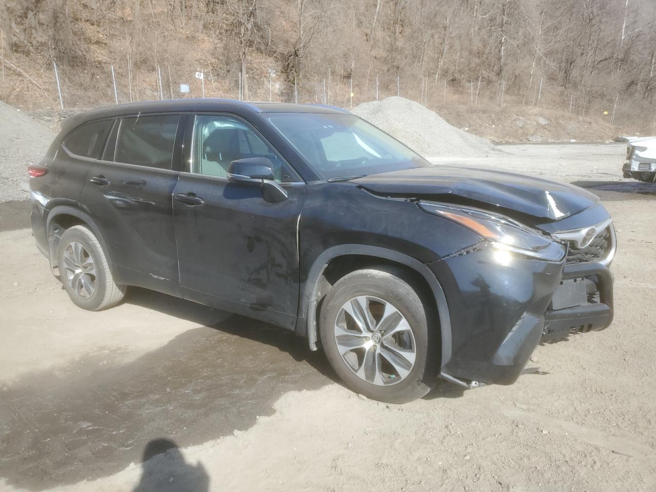 2021 Toyota Highlander VIN 5TDGZRBH5MS126451 Copart auction photo, front end / minor dent/scratches damage thumbnail 4