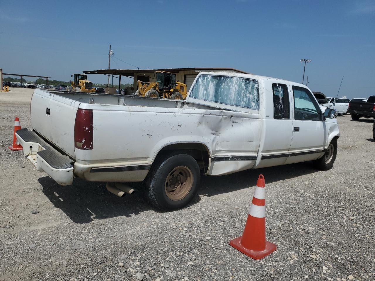 1988 Chevrolet GMT-400 VIN 2GCFC29K2J1259192 Copart auction photo, front end / side damage thumbnail 3