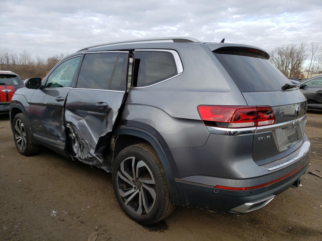 2021 Volkswagen Atlas VIN 1V2TR2CA7MC533369 Copart auction photo, side / minor dent/scratches damage thumbnail 2
