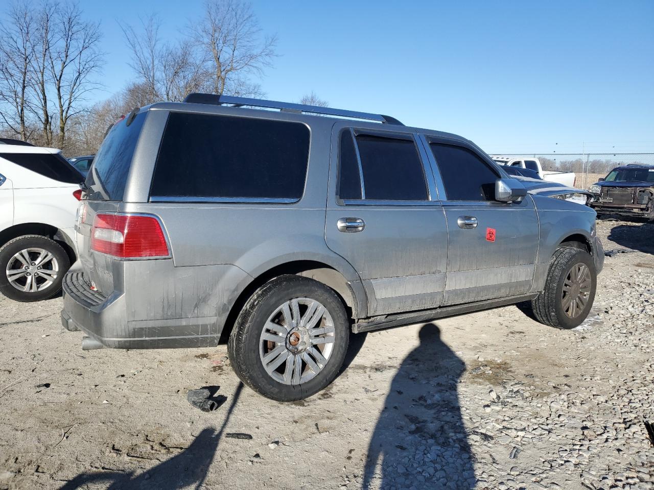 2008 Lincoln Navigator VIN 5LMFU28598LJ22417 Copart auction photo, front end / minor dent/scratches damage thumbnail 3