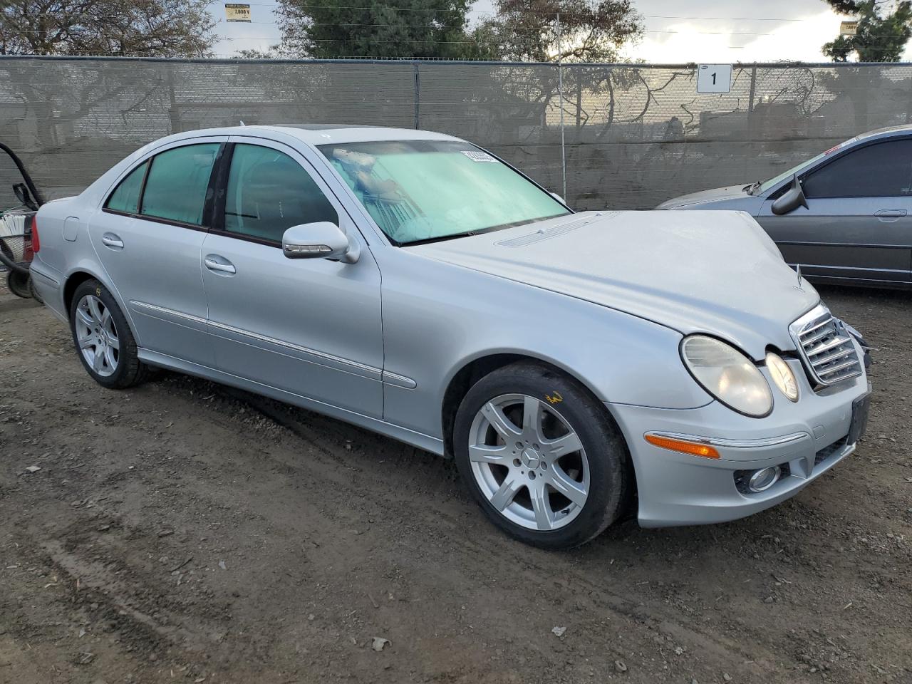 2007 Mercedes-Benz E-klasse VIN WDBUF56X47A983043 Copart auction photo, front end damage thumbnail 4