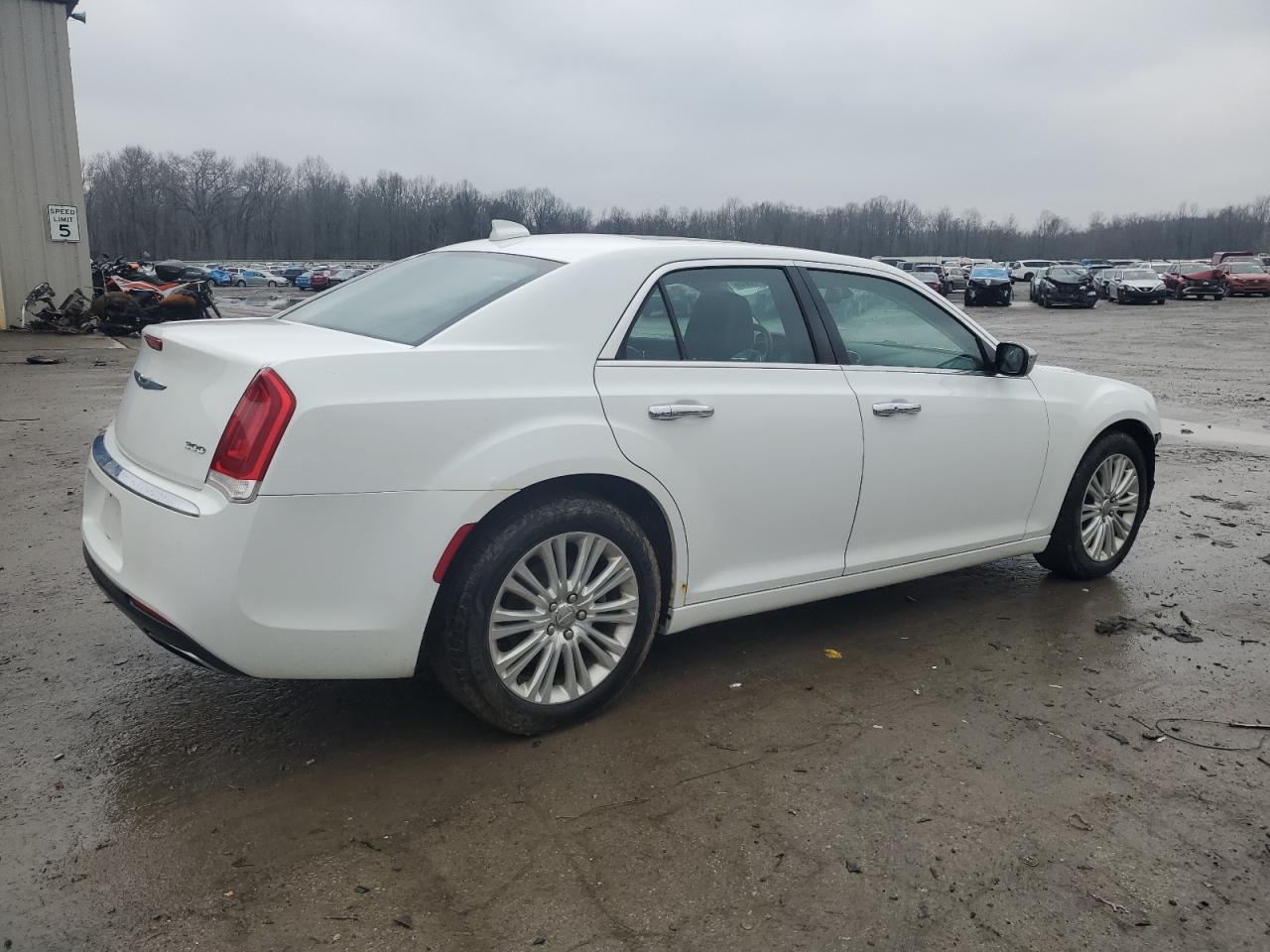 2016 Chrysler 300 VIN 2C3CCARG7GH170697 Copart auction photo, front end damage thumbnail 3