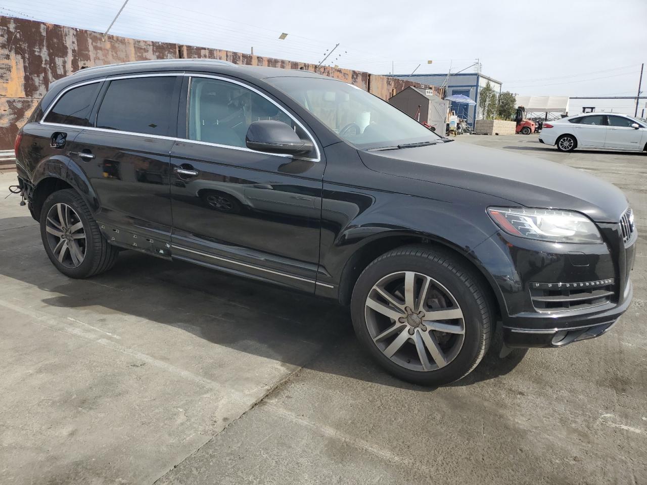 2015 Audi Q7 VIN WA1LGAFE8FD002169 Copart auction photo, side / rear end damage thumbnail 4