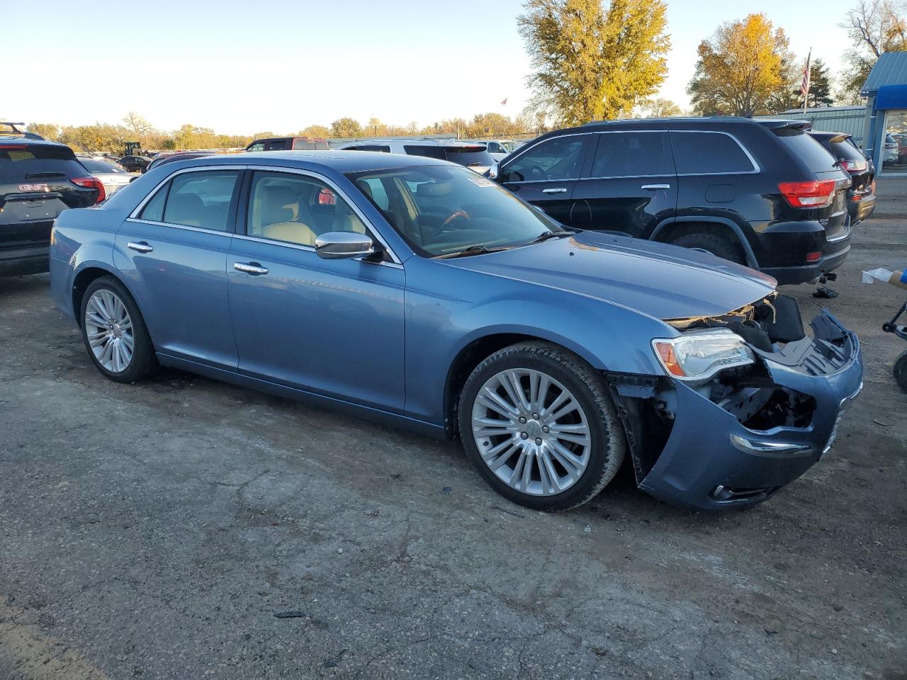 2011 Chrysler 300 VIN 2C3CA5CG0BH549510 Copart auction photo, front end / minor dent/scratches damage thumbnail 4