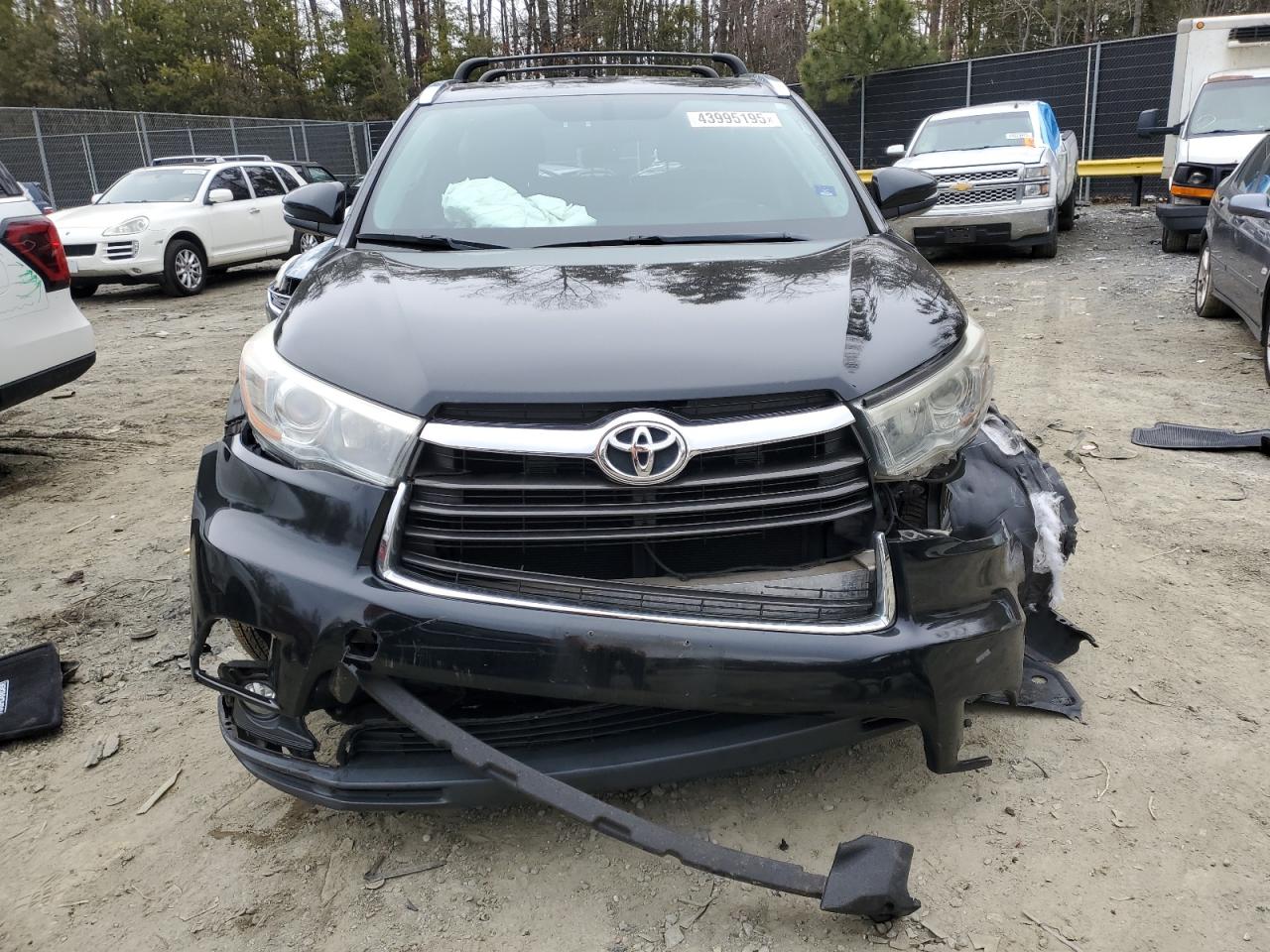 2016 Toyota Highlander VIN 5TDJKRFH3GS305600 Copart auction photo, front end / minor dent/scratches damage thumbnail 5
