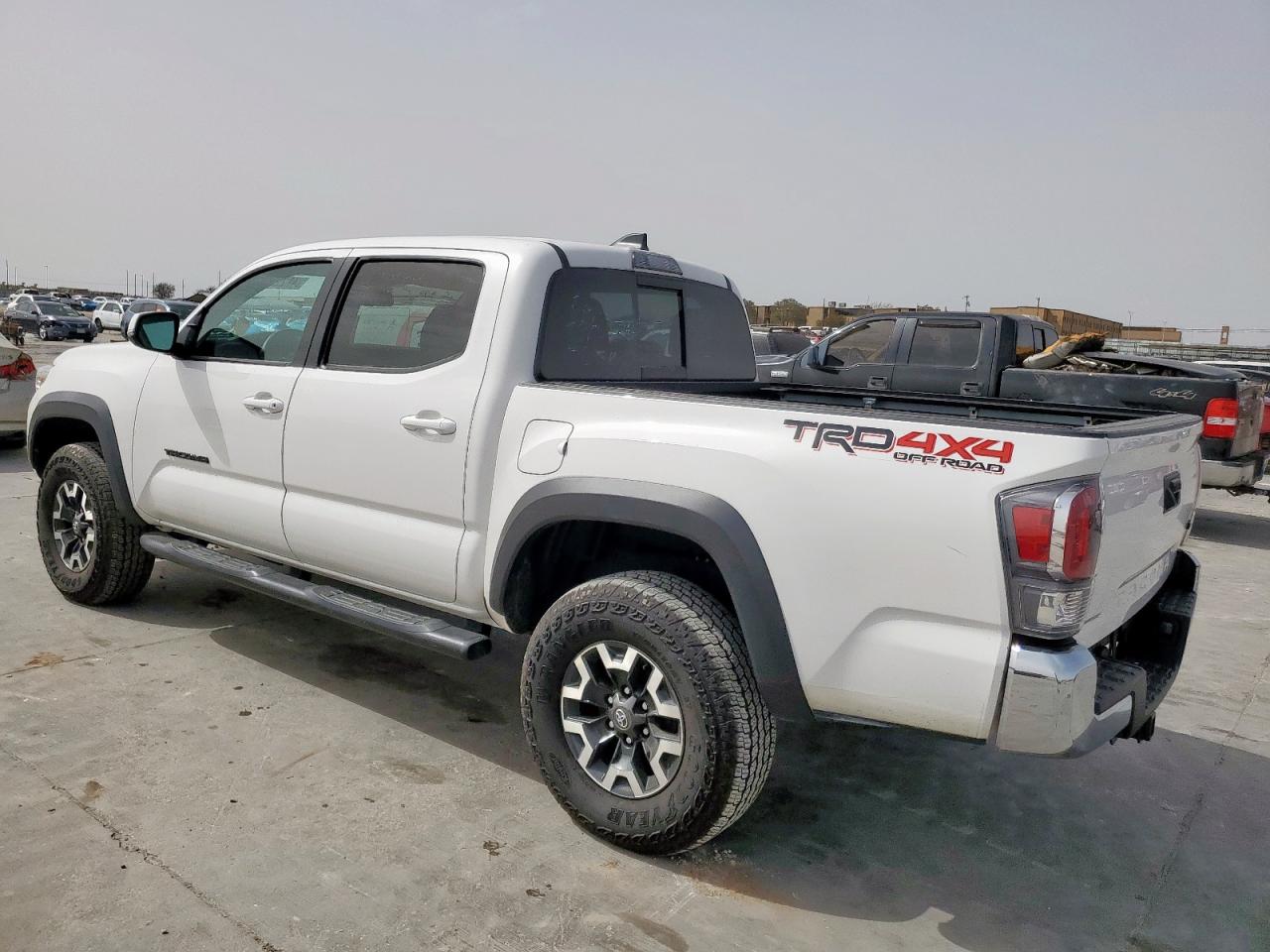 2022 Toyota Tacoma VIN 3TYCZ5ANXNT095511 Copart auction photo, front end / rear end damage thumbnail 2