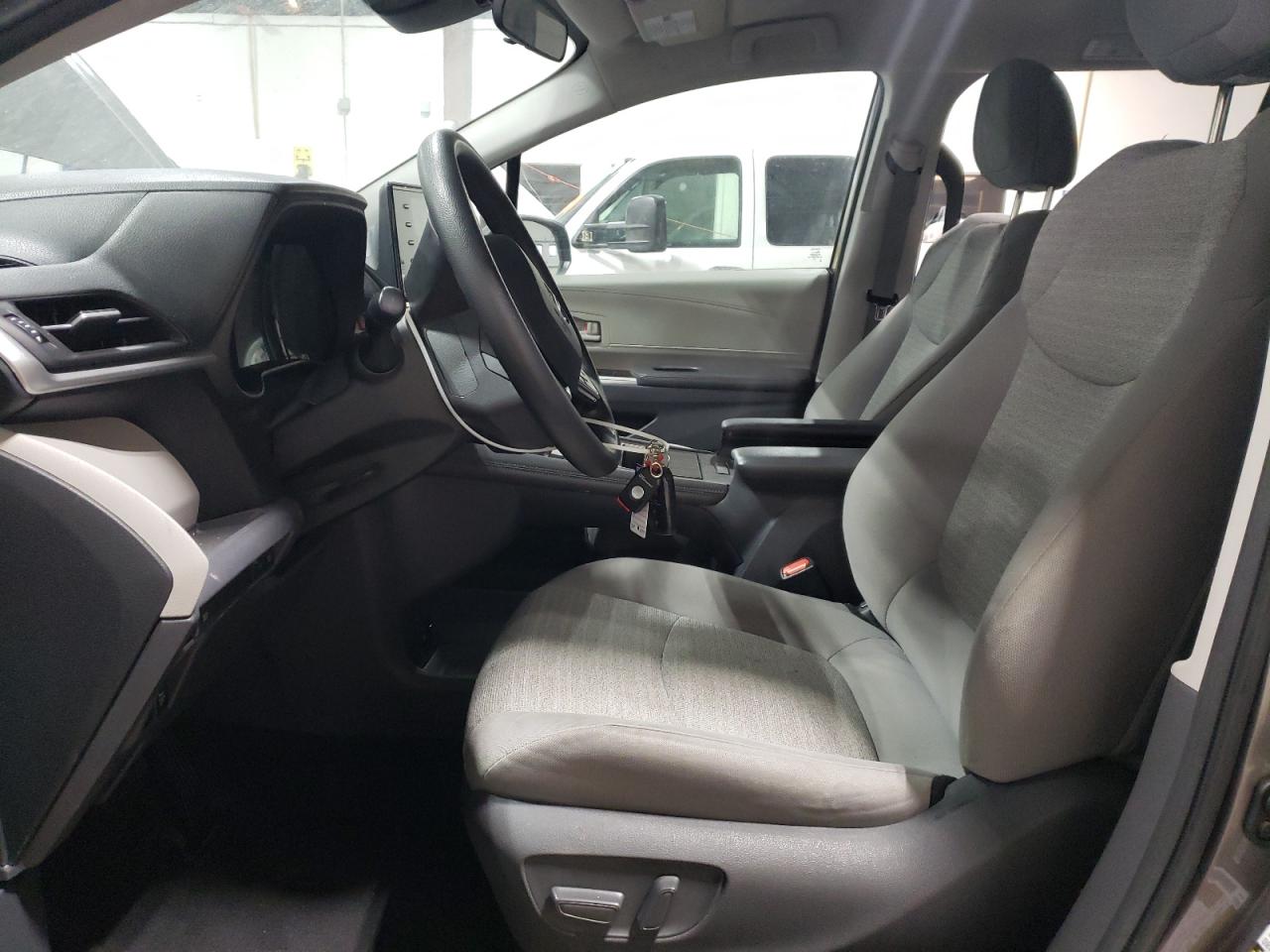 2021 Toyota Sienna VIN 5TDKRKEC3MS016046 Copart auction photo, rear end damage thumbnail 7