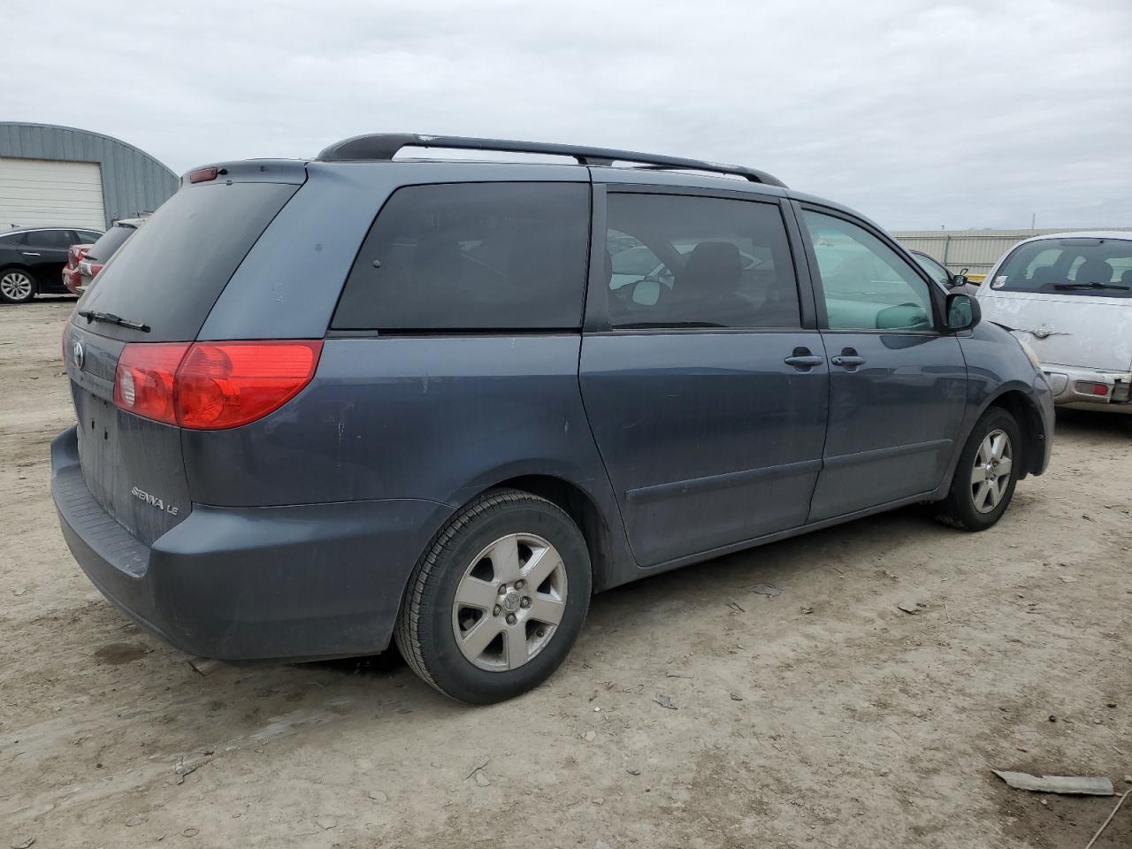 2010 Toyota Sienna VIN 5TDKK4CC6AS324729 Copart auction photo, front end damage thumbnail 3