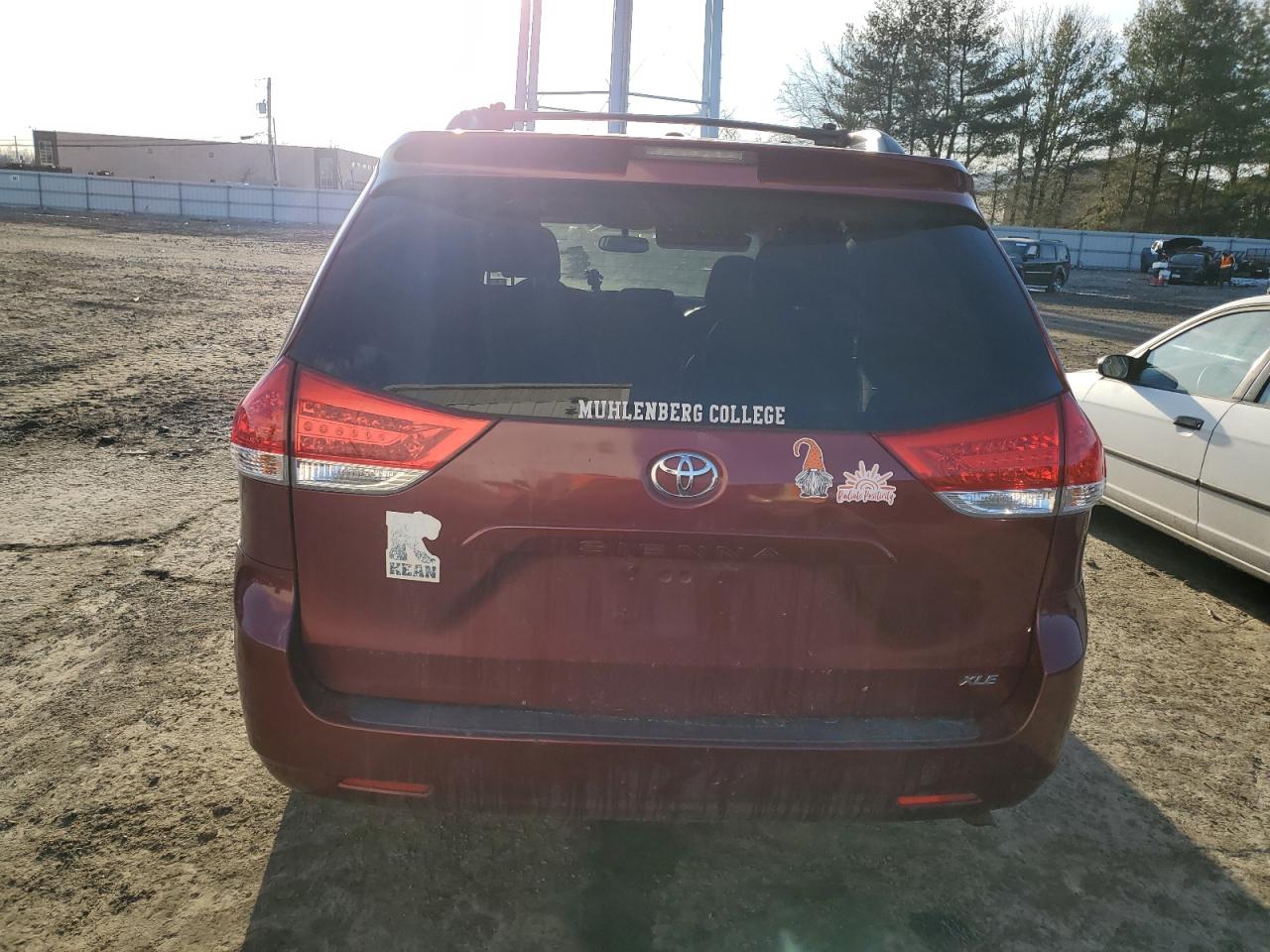 2011 Toyota Sienna VIN 5TDYK3DC7BS057959 Copart auction photo, front end damage thumbnail 6