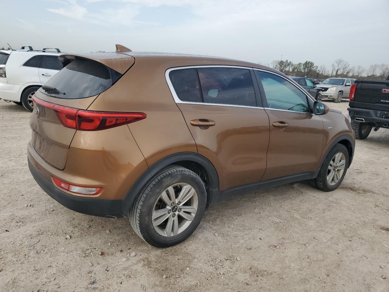 2017 KIA Sportage VIN KNDPMCAC3H7218286 Copart auction photo, normal wear / minor dent/scratches damage thumbnail 3