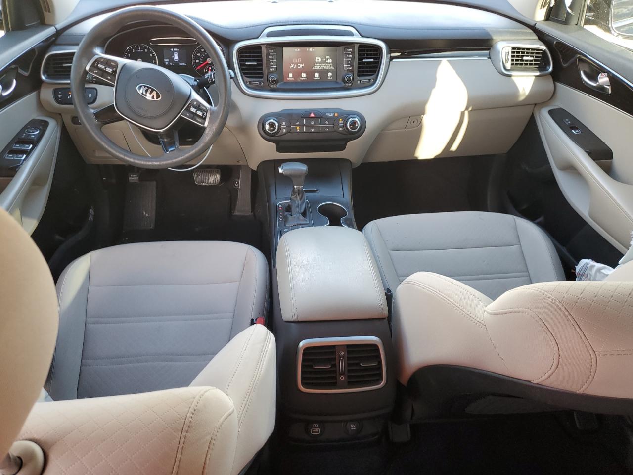 2019 KIA Sorento VIN 5XYPG4A39KG561952 Copart auction photo, side / undercarriage damage thumbnail 8