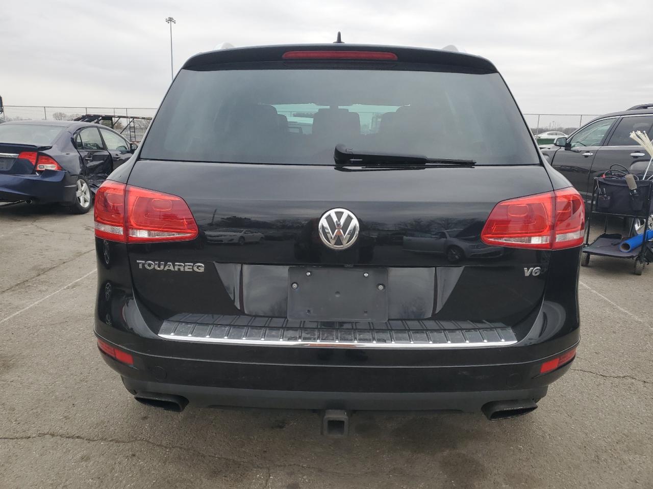 2014 Volkswagen Touareg VIN WVGEF9BP1ED011619 Copart auction photo, side damage thumbnail 6