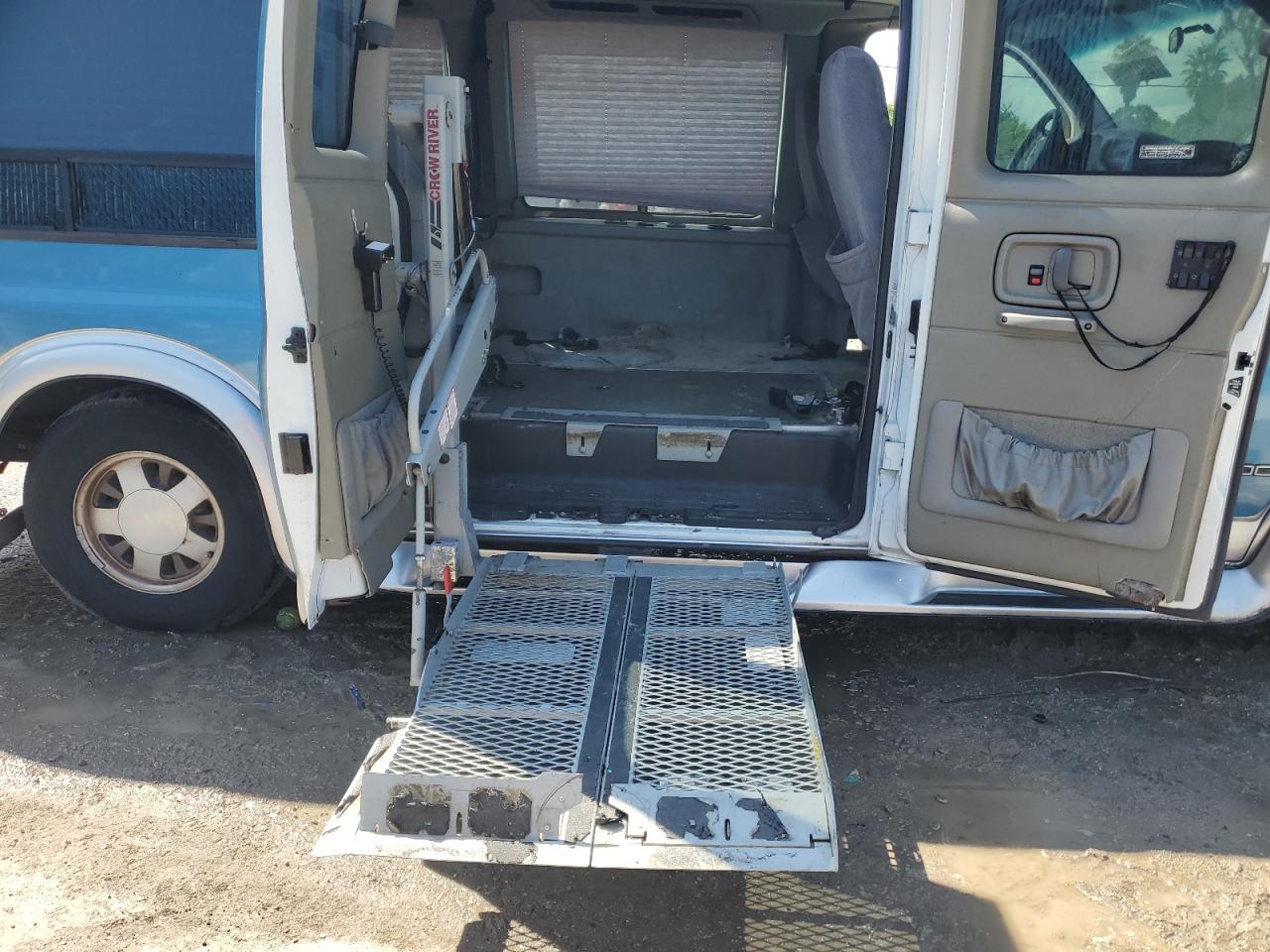 1999 GMC Savana VIN 1GDFG15R2X1044777 Copart auction photo, burn - engine damage thumbnail 10