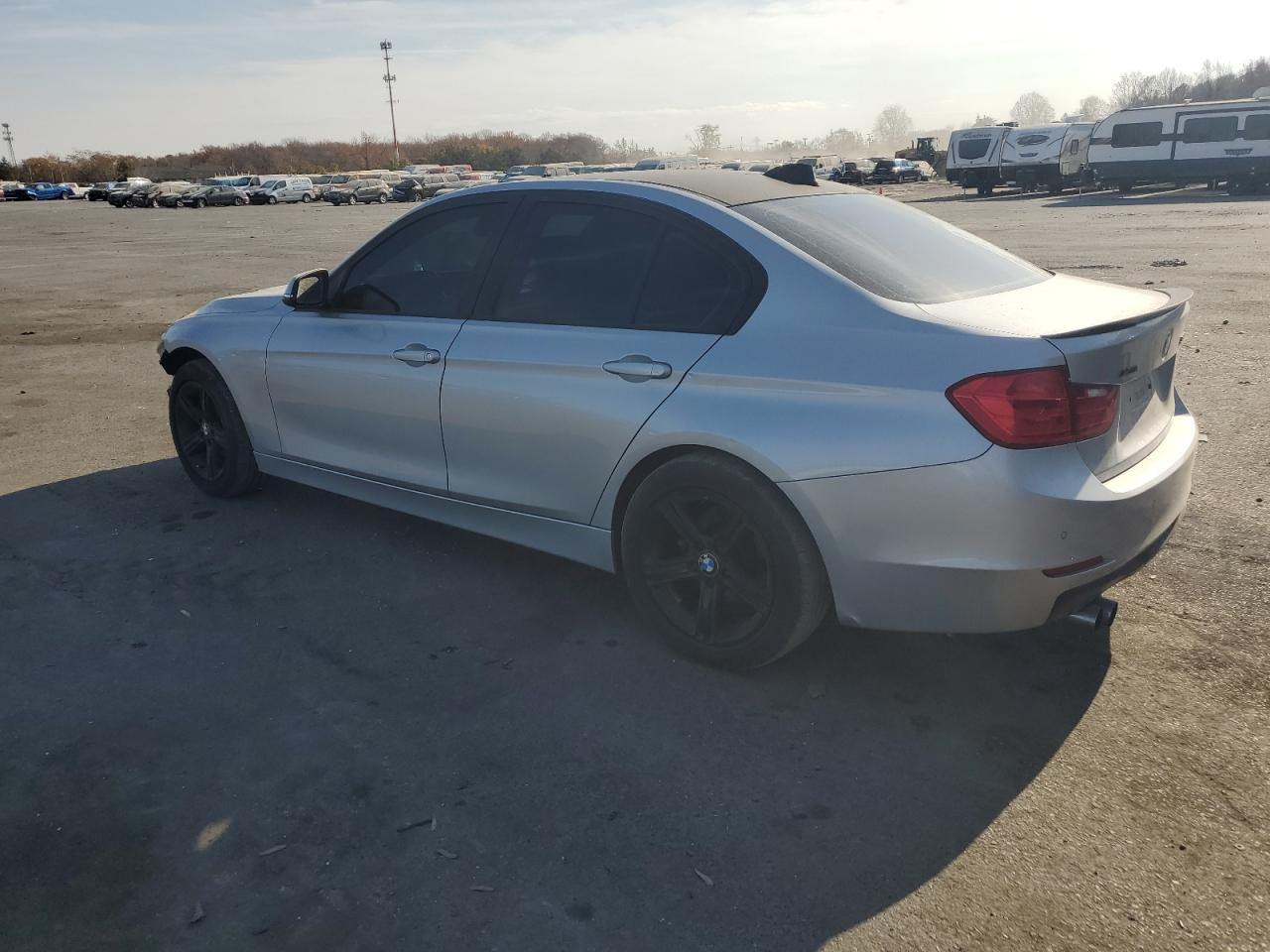 2015 BMW 3er VIN WBA3B5G54FNS15122 Copart auction photo, front end damage thumbnail 2