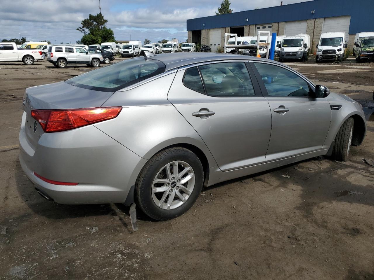 2011 KIA Optima VIN KNAGM4A70B5056576 Copart auction photo, front end / vandalism damage thumbnail 3