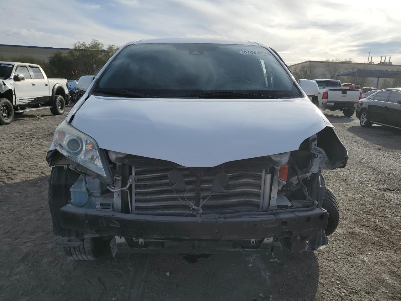 2018 Toyota Sienna VIN 5TDKZ3DC8JS905279 Copart auction photo, all over damage thumbnail 5