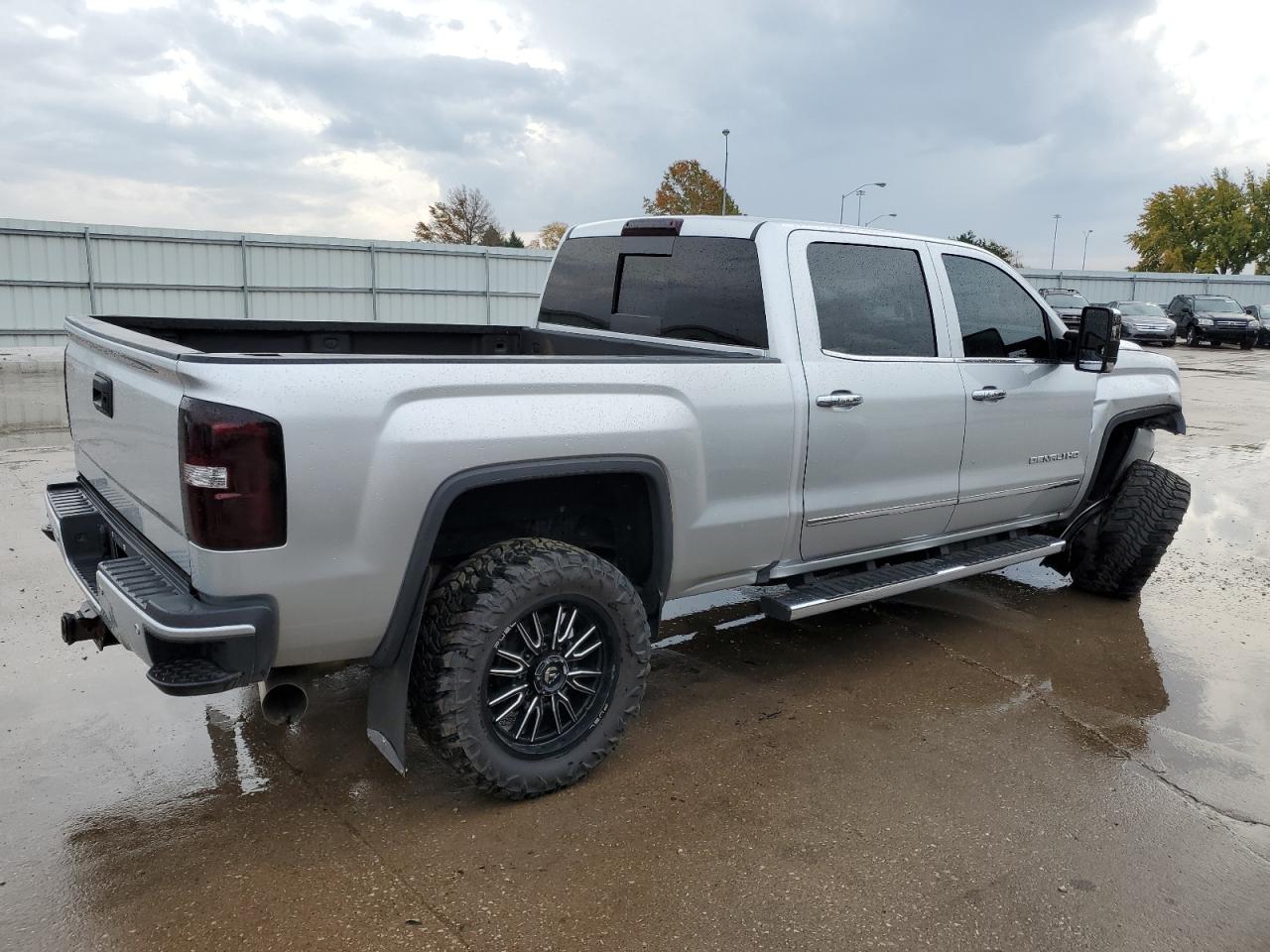 2017 GMC Sierra VIN 1GT12UEY0HF206609 Copart auction photo, front end / side damage thumbnail 3