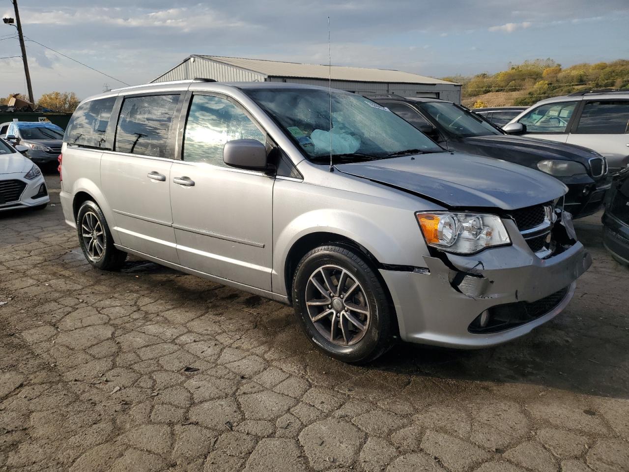 2016 Dodge Caravan VIN 2C4RDGCG4GR369344 Copart auction photo, front end damage thumbnail 4