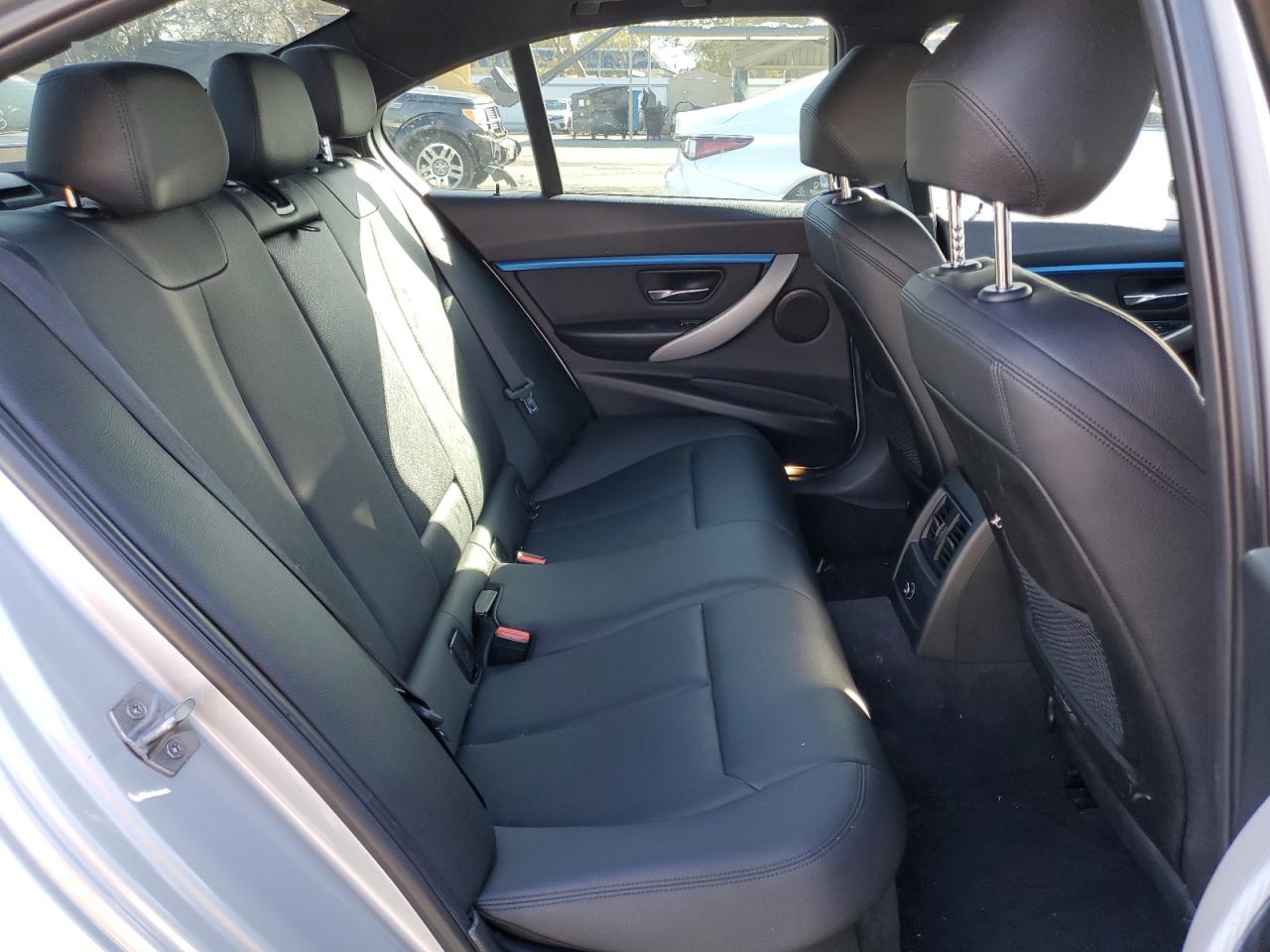 2017 BMW 3er VIN WBA8B9G57HNU50064 Copart auction photo, front end / minor dent/scratches damage thumbnail 10
