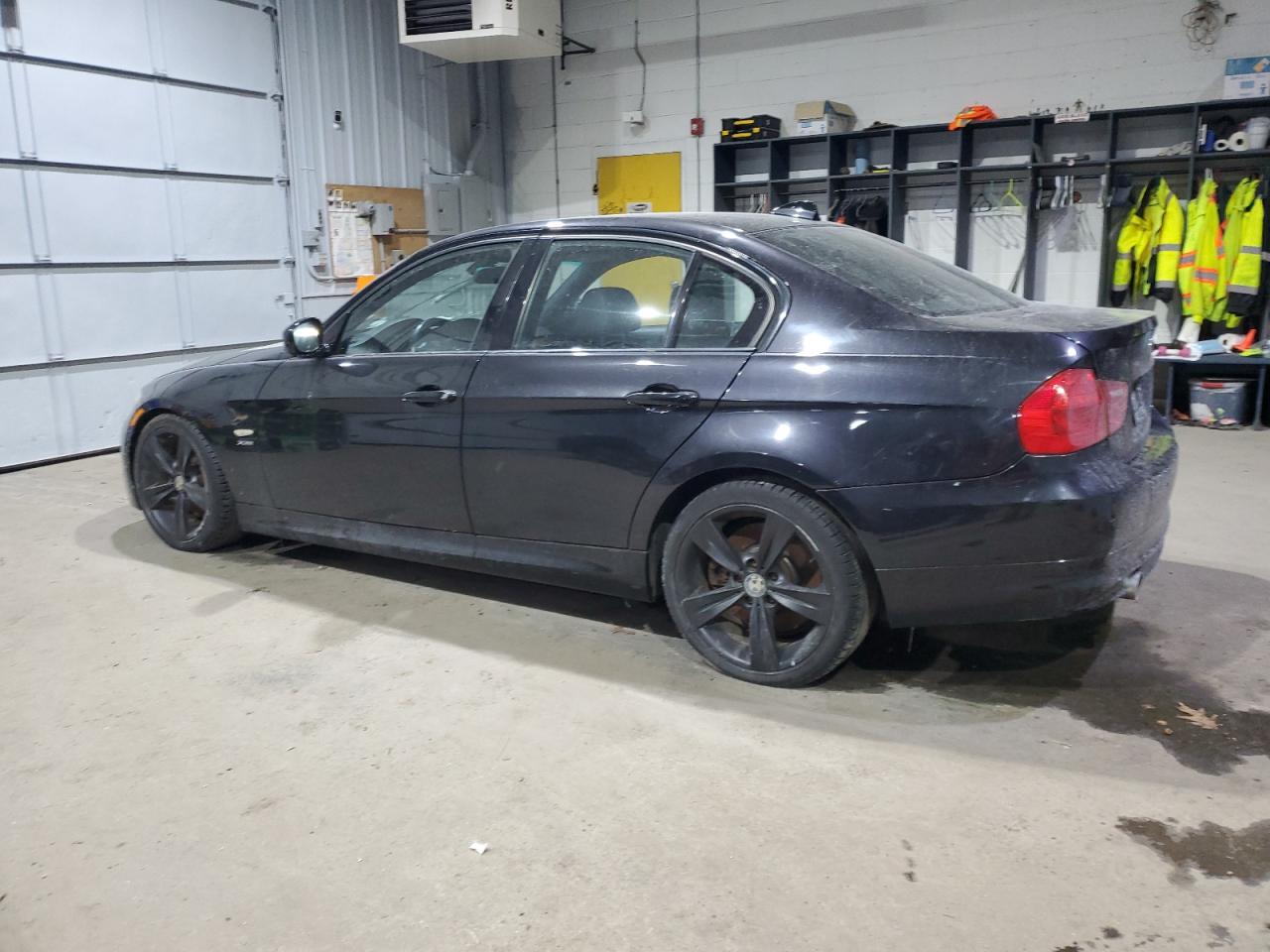 2010 BMW 3er VIN WBAPL3C59AA407449 Copart auction photo, normal wear / minor dent/scratches damage thumbnail 2