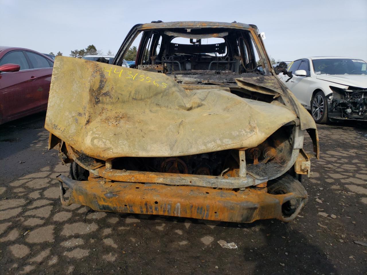 2003 GMC Envoy VIN 1GKDT13S332272907 Copart auction photo, burn damage thumbnail 5