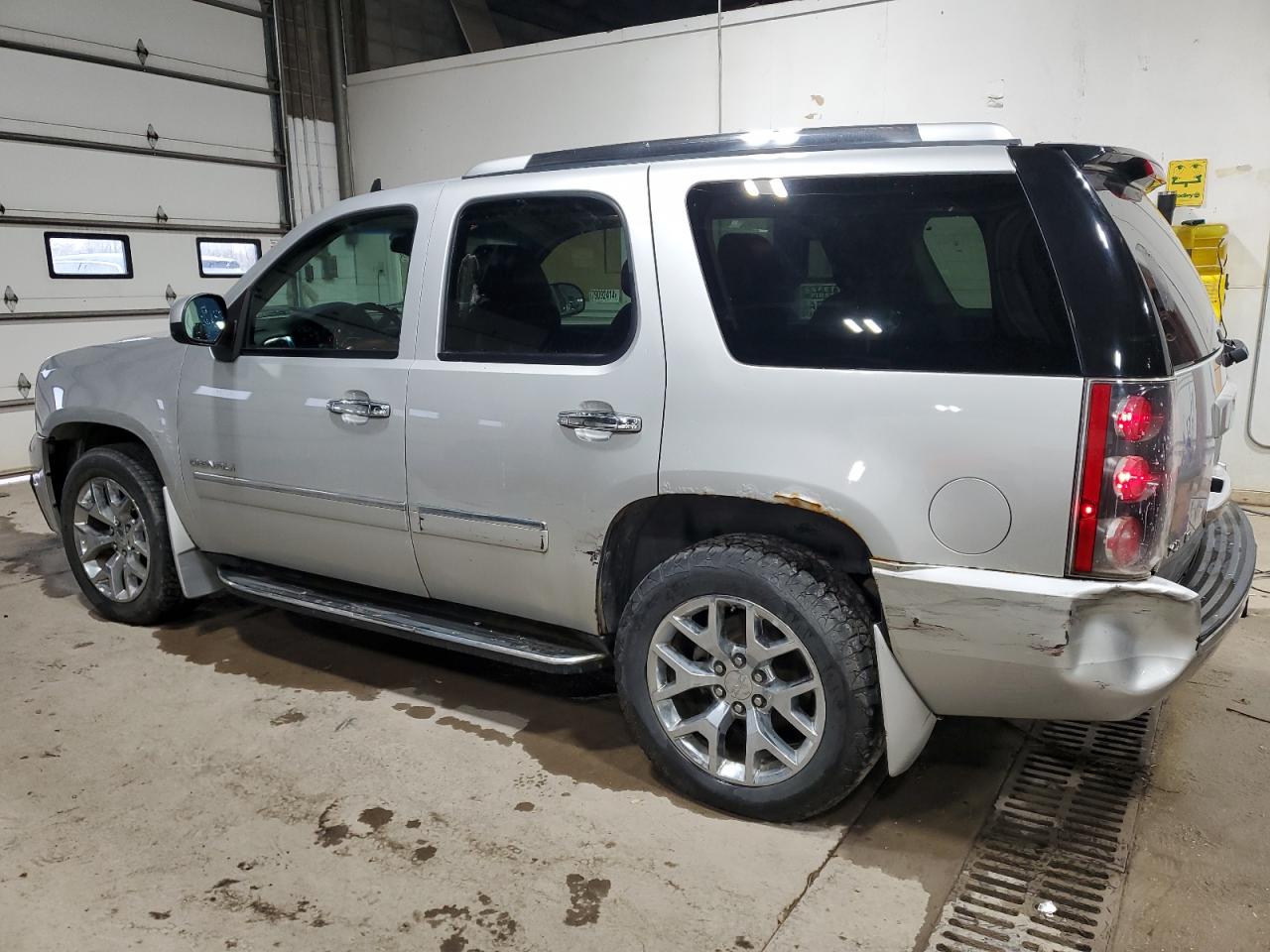 2011 GMC Yukon VIN 1GKS2EEF0BR139030 Copart auction photo, rear end / front end damage thumbnail 2