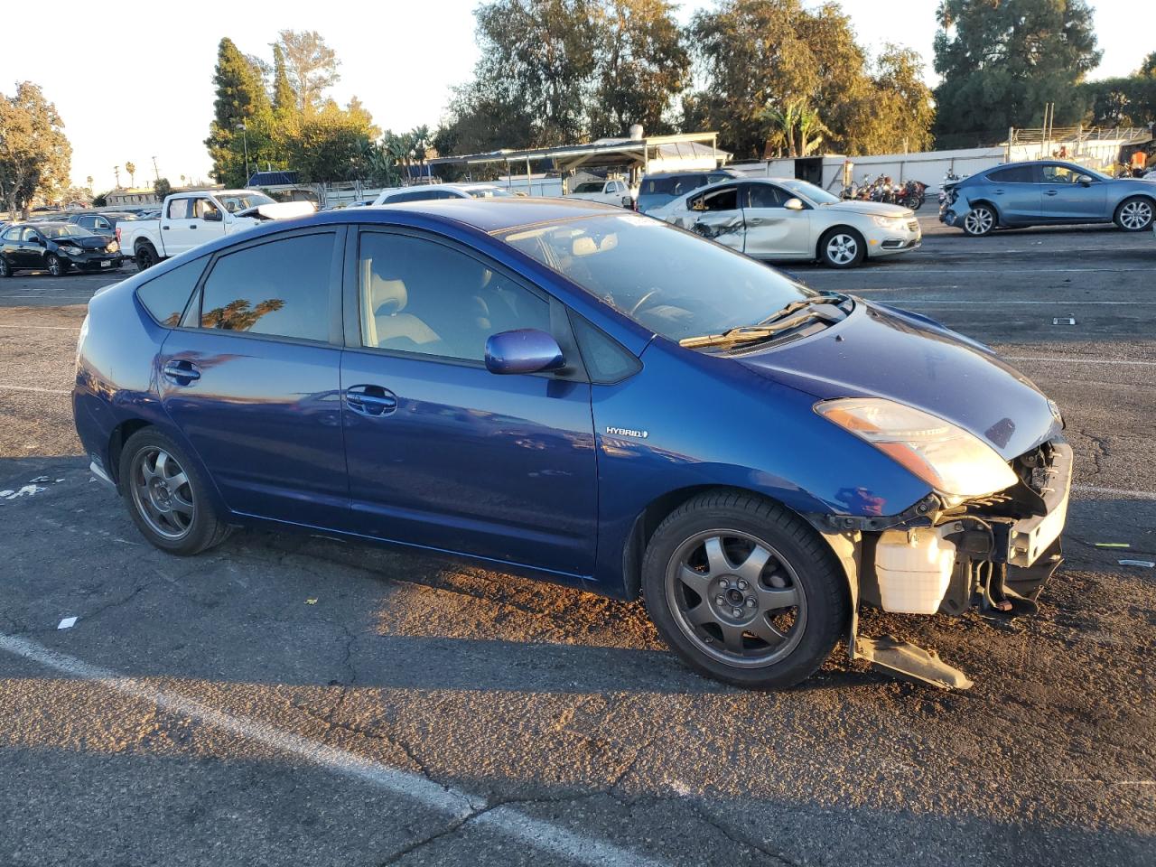 2008 Toyota Prius VIN JTDKB20UX87807811 Copart auction photo, front end / minor dent/scratches damage thumbnail 4