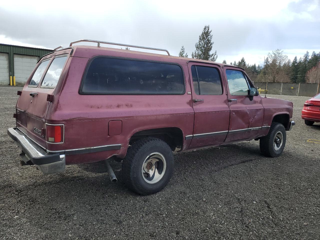 1990 Chevrolet Suburban VIN 1GNEV16K1LF120503 Copart auction photo, all over / undercarriage damage thumbnail 3