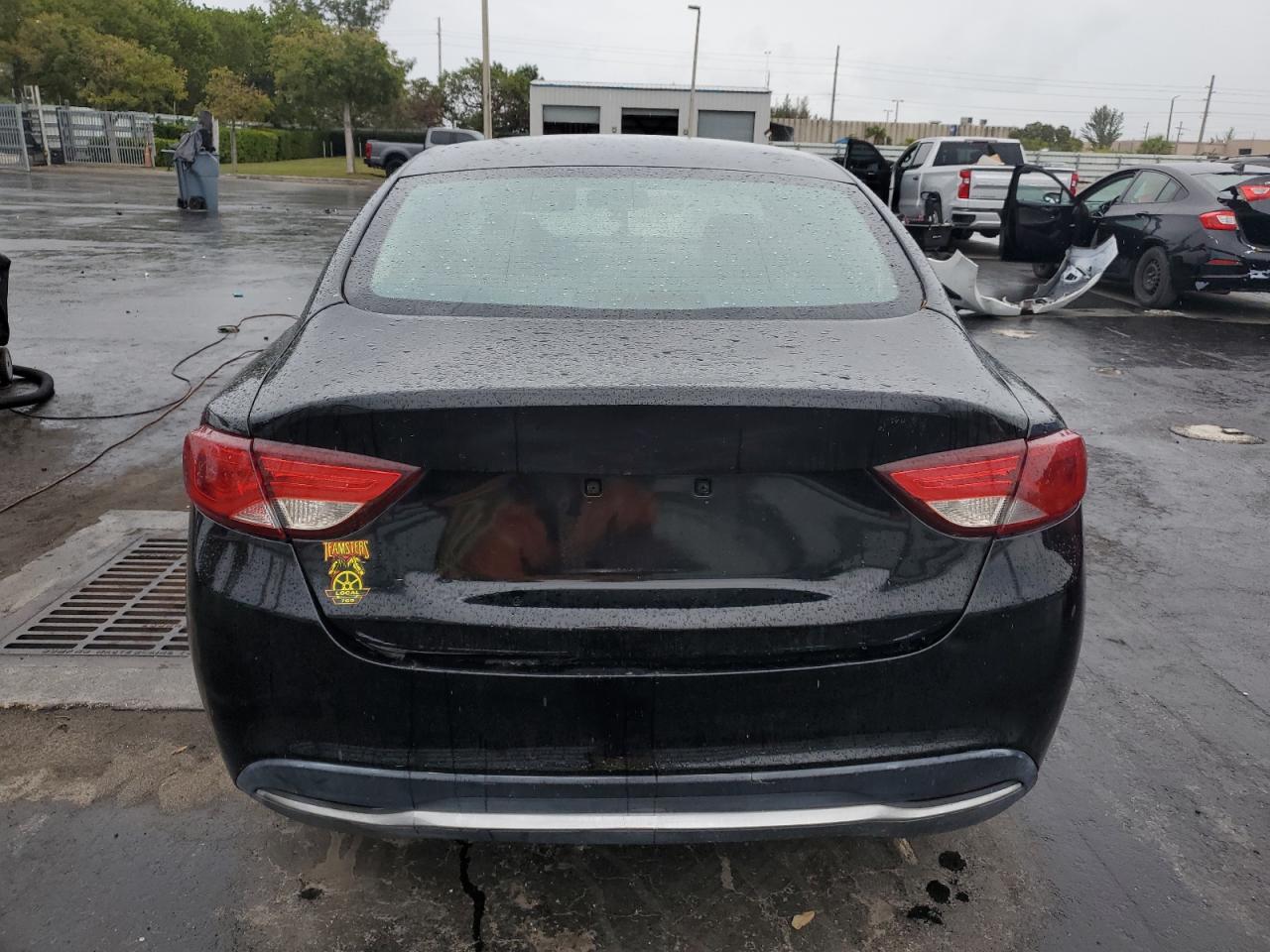 2015 Chrysler 200 VIN 1C3CCCAB2FN680862 Copart auction photo, front end / side damage thumbnail 6