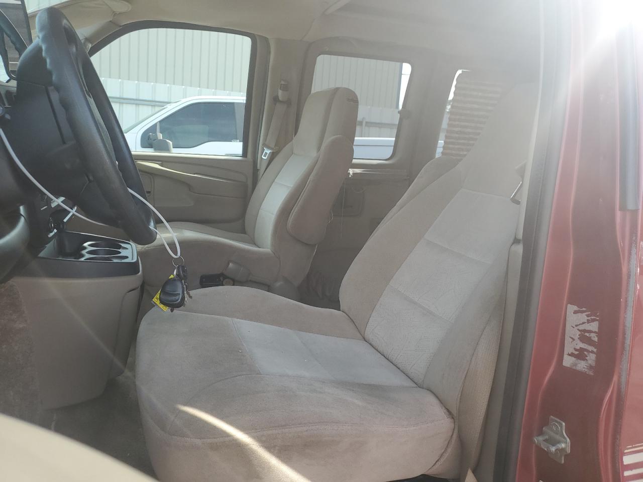 2006 GMC Savana VIN 1GDFG15T861146028 Copart auction photo, front end damage thumbnail 7