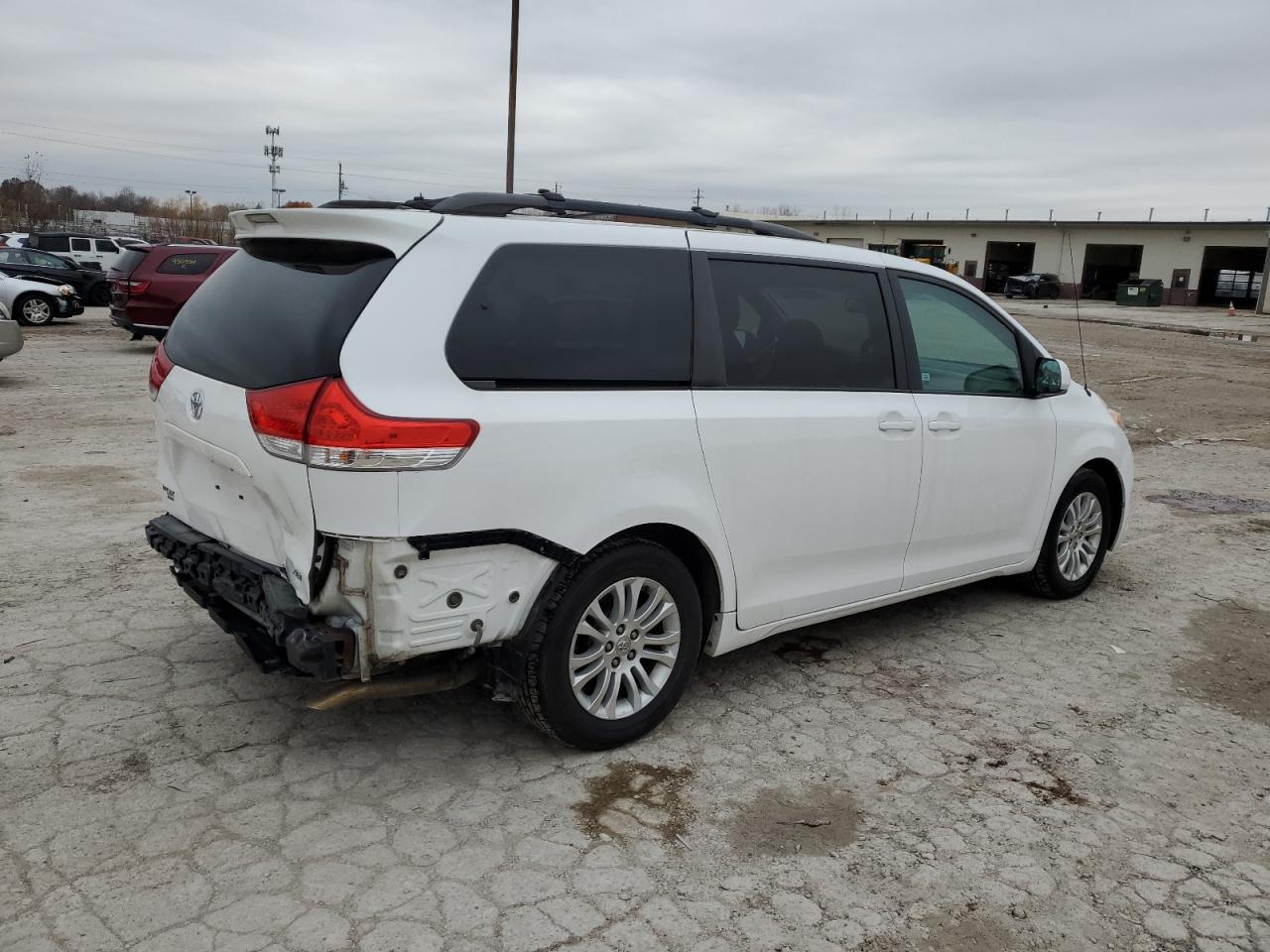 2012 Toyota Sienna VIN 5TDYK3DC2CS216324 Copart auction photo, rear end / minor dent/scratches damage thumbnail 3