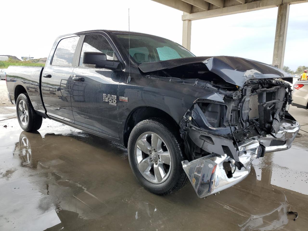 2019 RAM 1500 VIN 1C6RR6TT8KS686714 Copart auction photo, front end / minor dent/scratches damage thumbnail 4