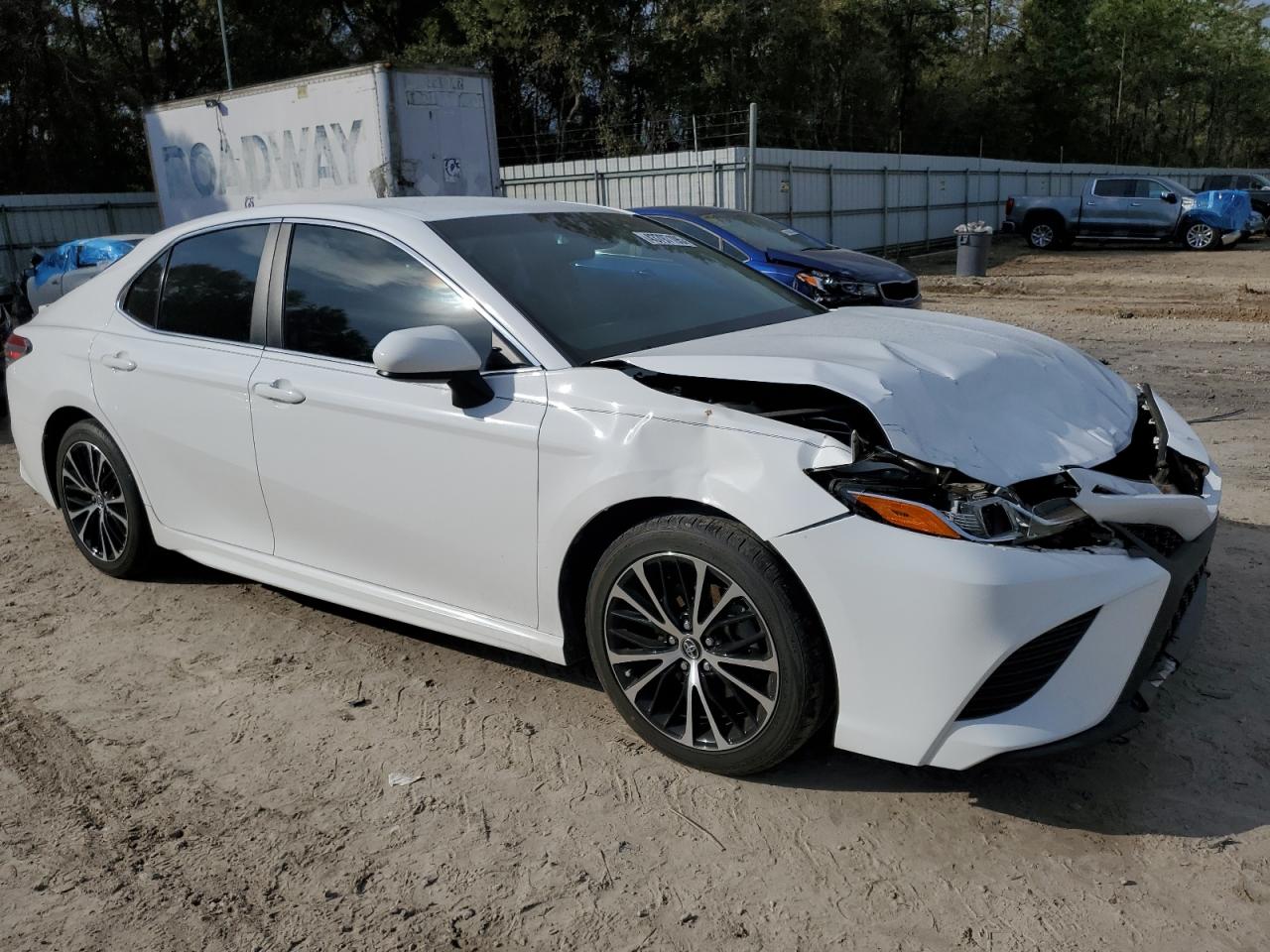 2018 Toyota Camry VIN 4T1B11HK5JU611259 Copart auction photo, front end damage thumbnail 4