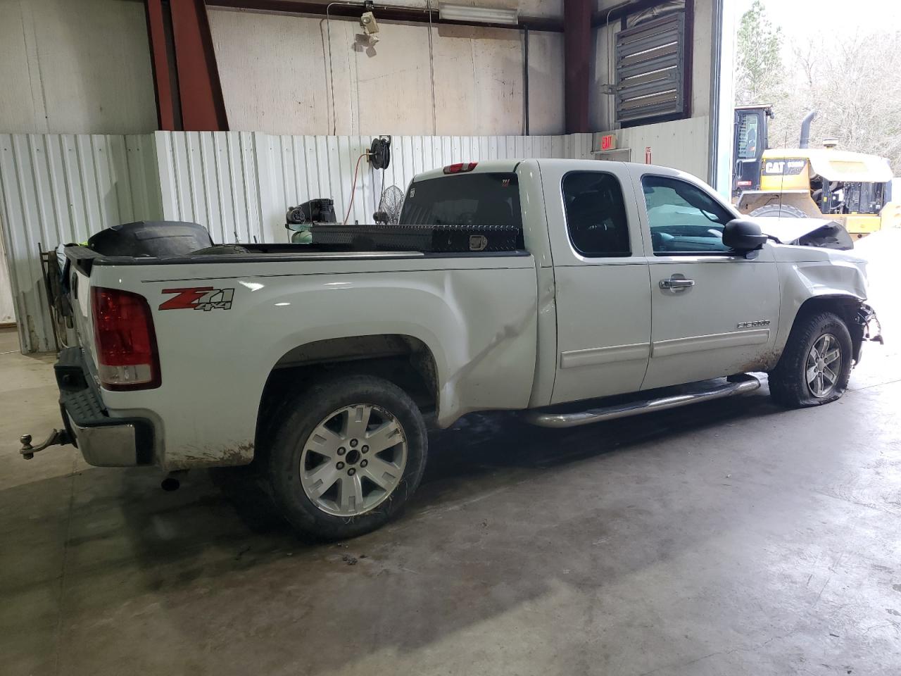 2011 GMC Sierra VIN 1GTR2VE38BZ250537 Copart auction photo, front end / minor dent/scratches damage thumbnail 3