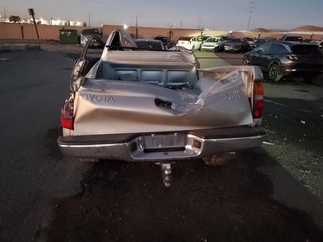 2000 Toyota Tacoma VIN 4TAWN72N9YZ647058 Copart auction photo, rollover damage thumbnail 6