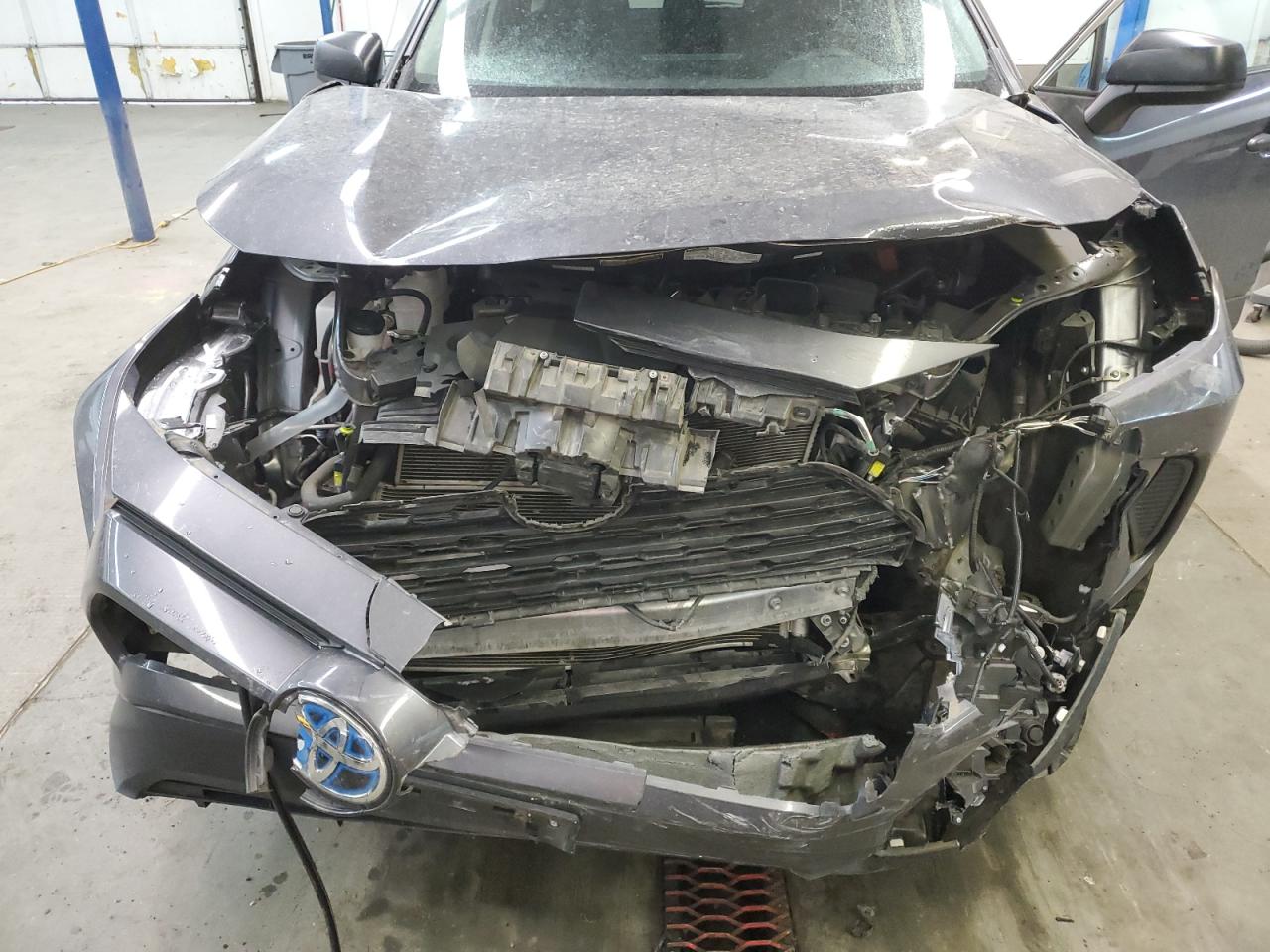 2020 Toyota RAV 4 VIN 2T3L6RFV4LW001770 Copart auction photo, front end damage thumbnail 12