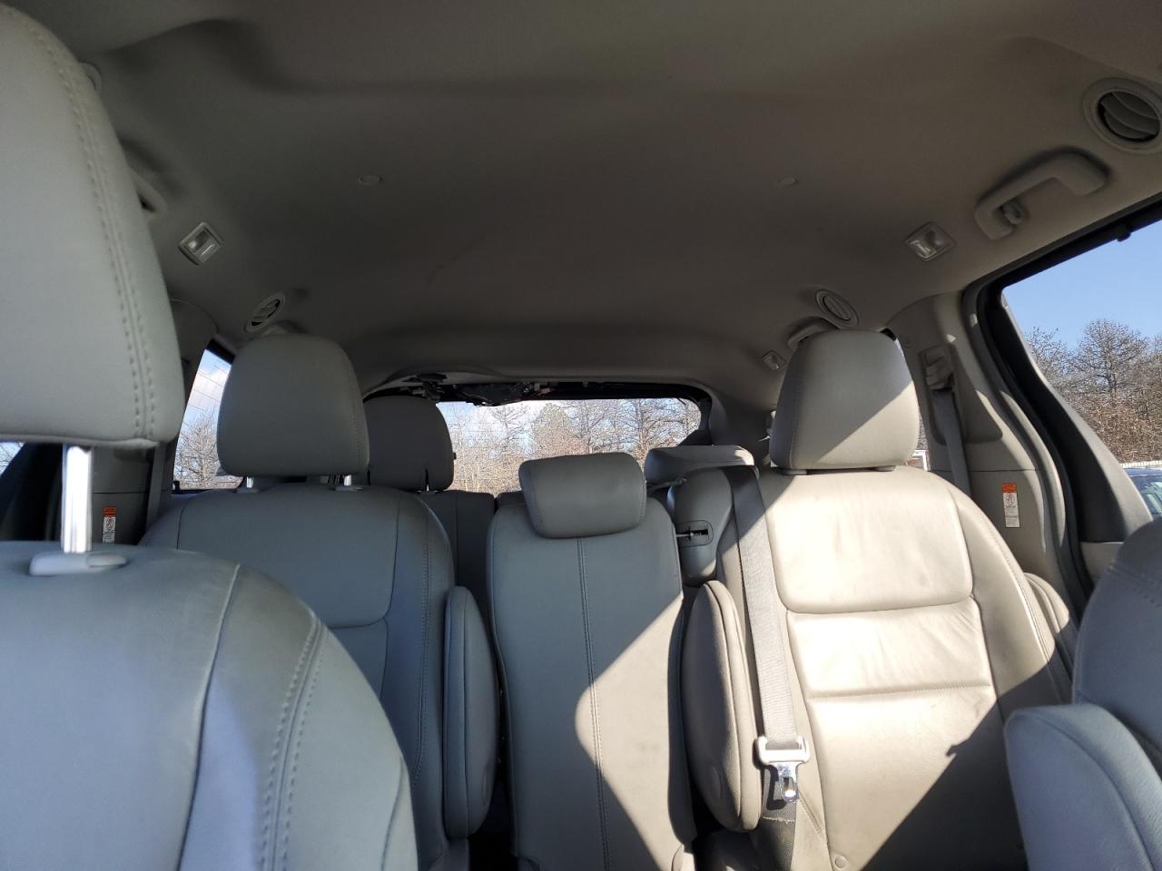 2017 Toyota Sienna VIN 5TDYZ3DC7HS867483 Copart auction photo, front end damage thumbnail 10