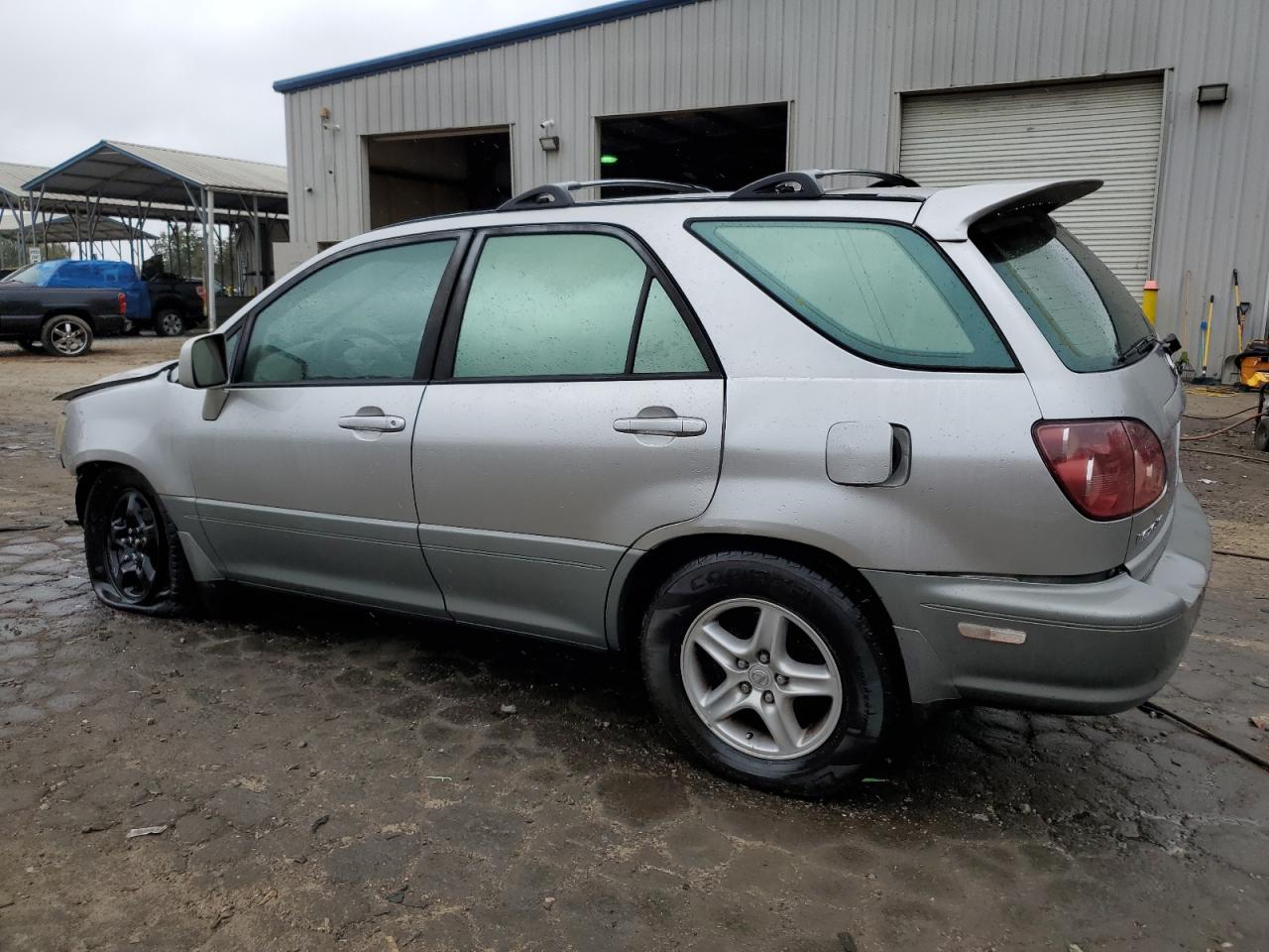 2000 Lexus RX VIN JT6GF10U1Y0052259 Copart auction photo, front end / rear end damage thumbnail 2