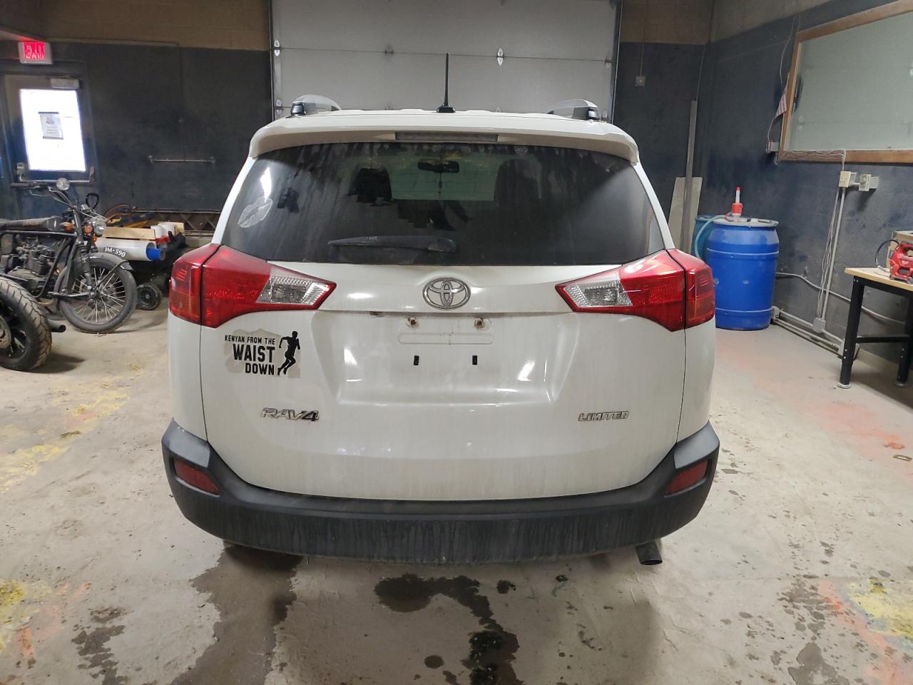 2015 Toyota RAV 4 VIN JTMYFREV2FJ027424 Copart auction photo, front end / minor dent/scratches damage thumbnail 6