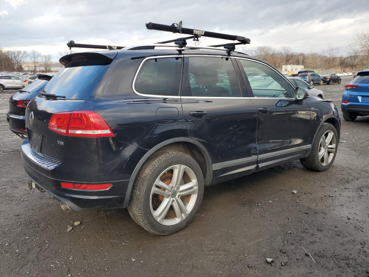 2014 Volkswagen Touareg VIN WVGDP9BP5ED013060 Copart auction photo, front end damage thumbnail 3