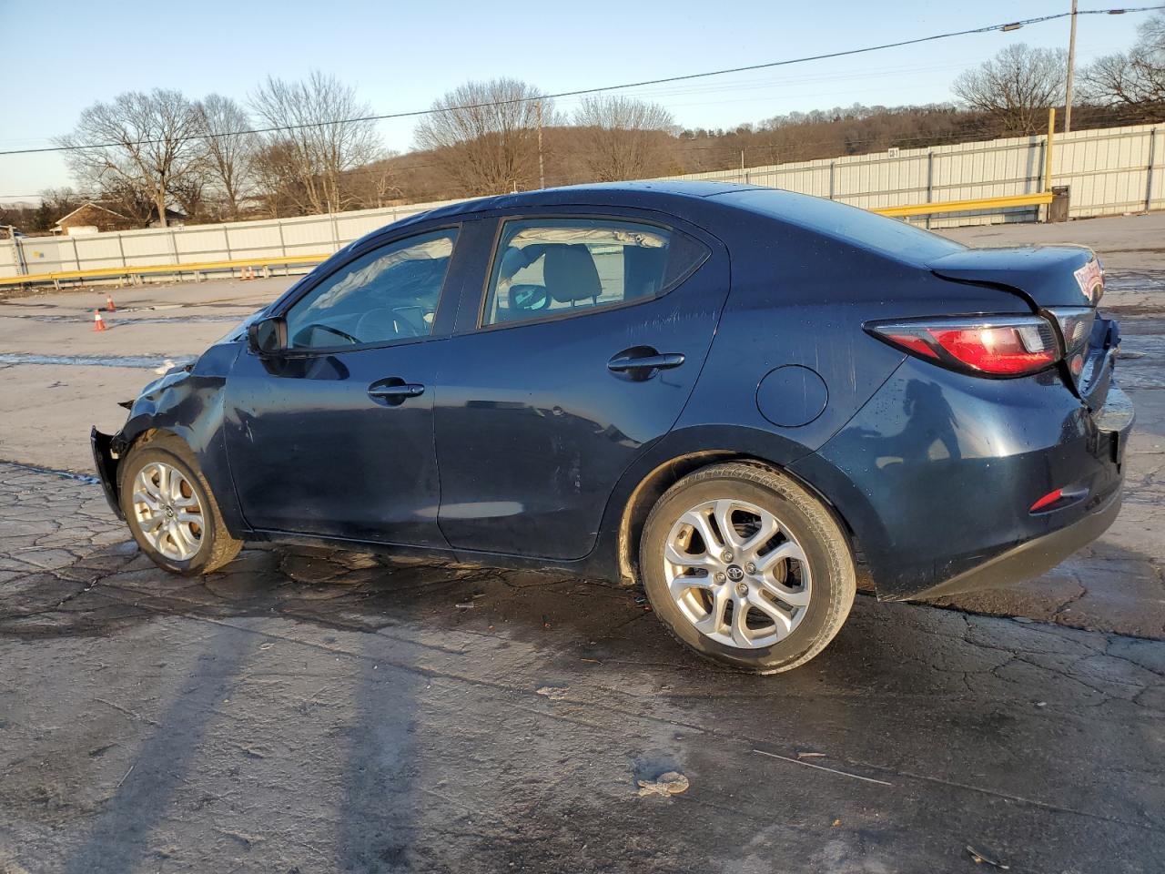 2018 Toyota Yaris VIN 3MYDLBYV5JY328950 Copart auction photo, rollover damage thumbnail 2