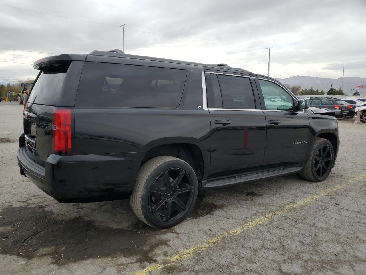 2017 Chevrolet Suburban VIN 1GNSCHKC7HR236682 Copart auction photo, front end damage thumbnail 3
