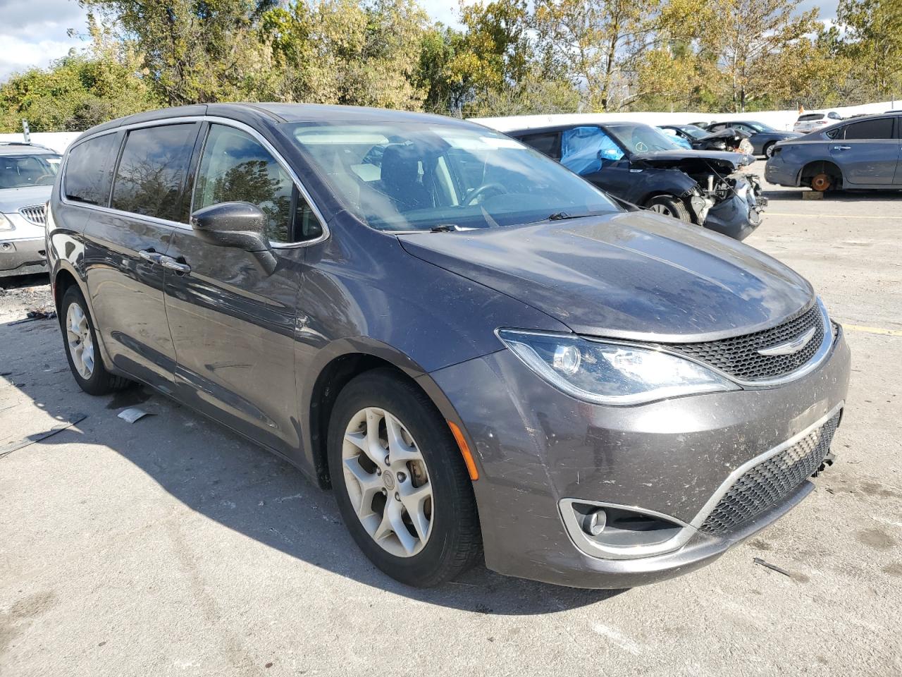 2017 Chrysler Pacifica VIN 2C4RC1BG0HR841395 Copart auction photo, all over damage thumbnail 4