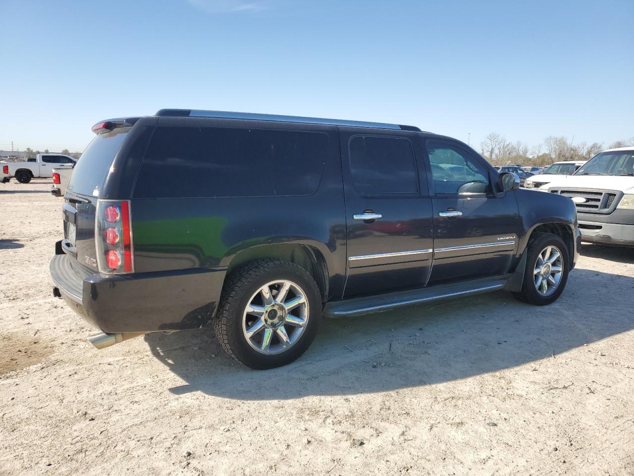 2012 GMC Yukon VIN 1GKS1MEFXCR300868 Copart auction photo, top/roof / minor dent/scratches damage thumbnail 3
