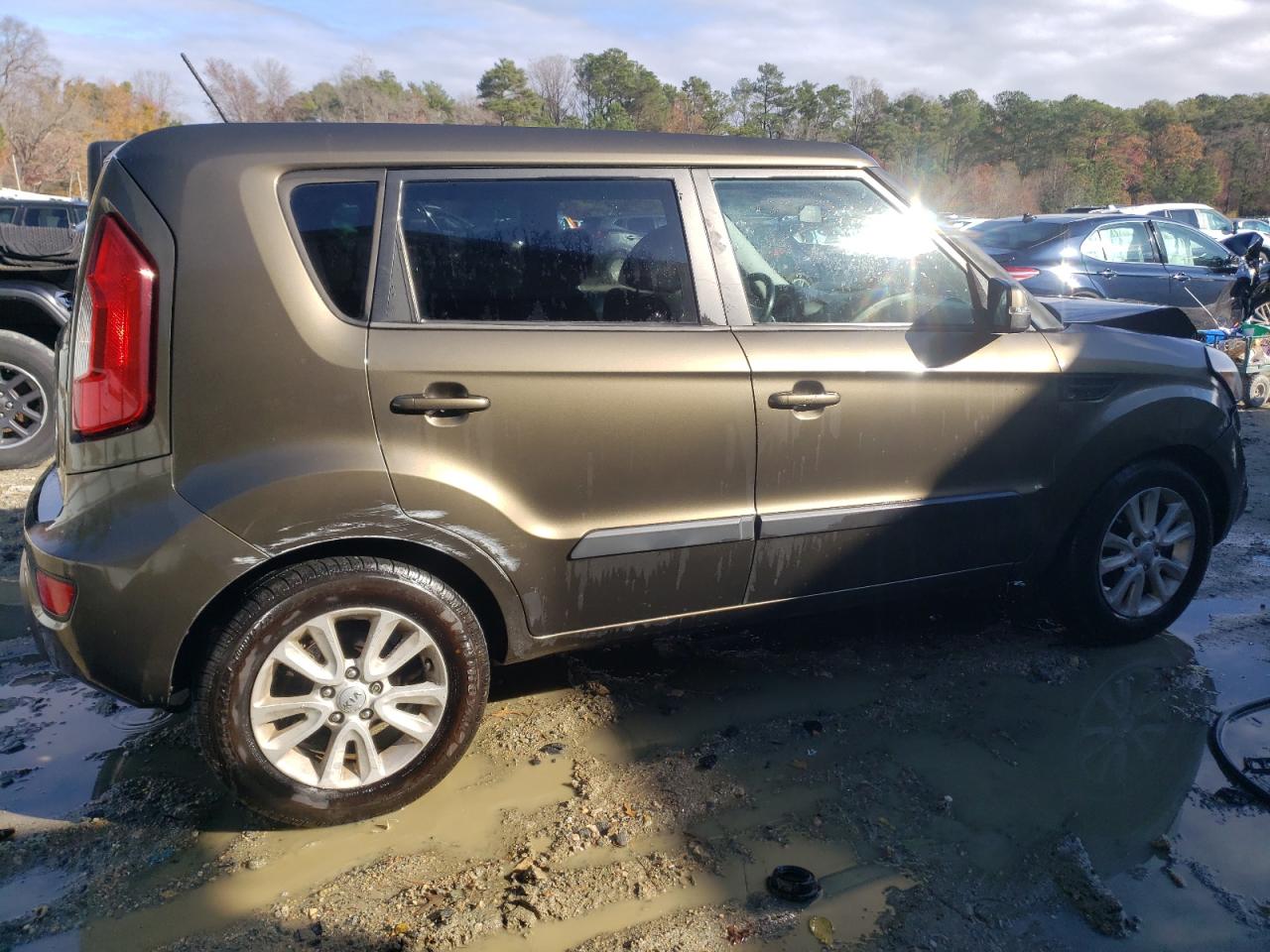 2013 KIA Soul VIN KNDJT2A68D7501256 Copart auction photo, front end / minor dent/scratches damage thumbnail 3