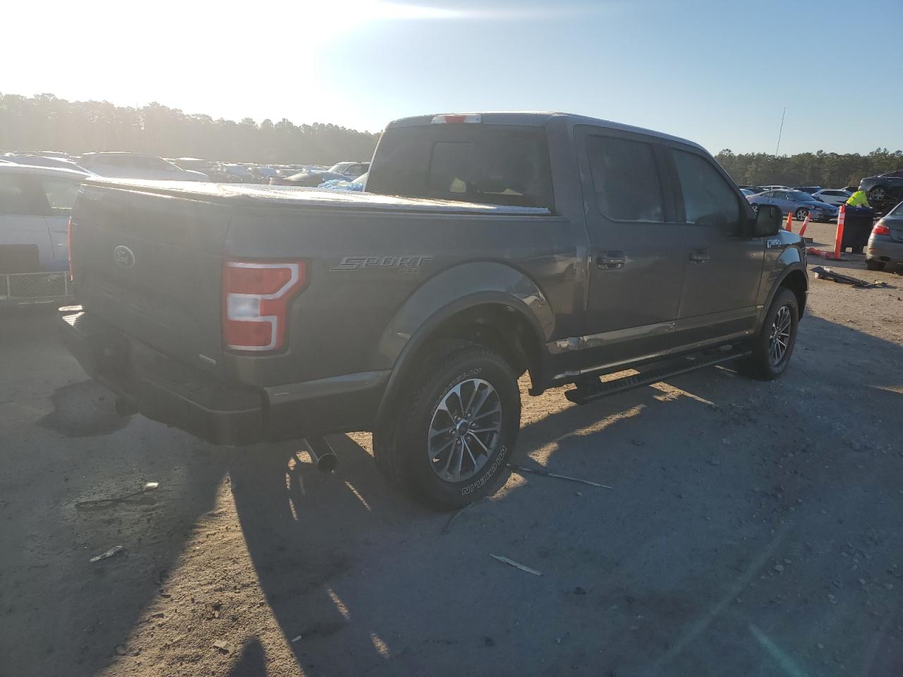 2018 Ford F-150 VIN 1FTEW1EP5JFE63055 Copart auction photo, minor dent/scratches damage thumbnail 3